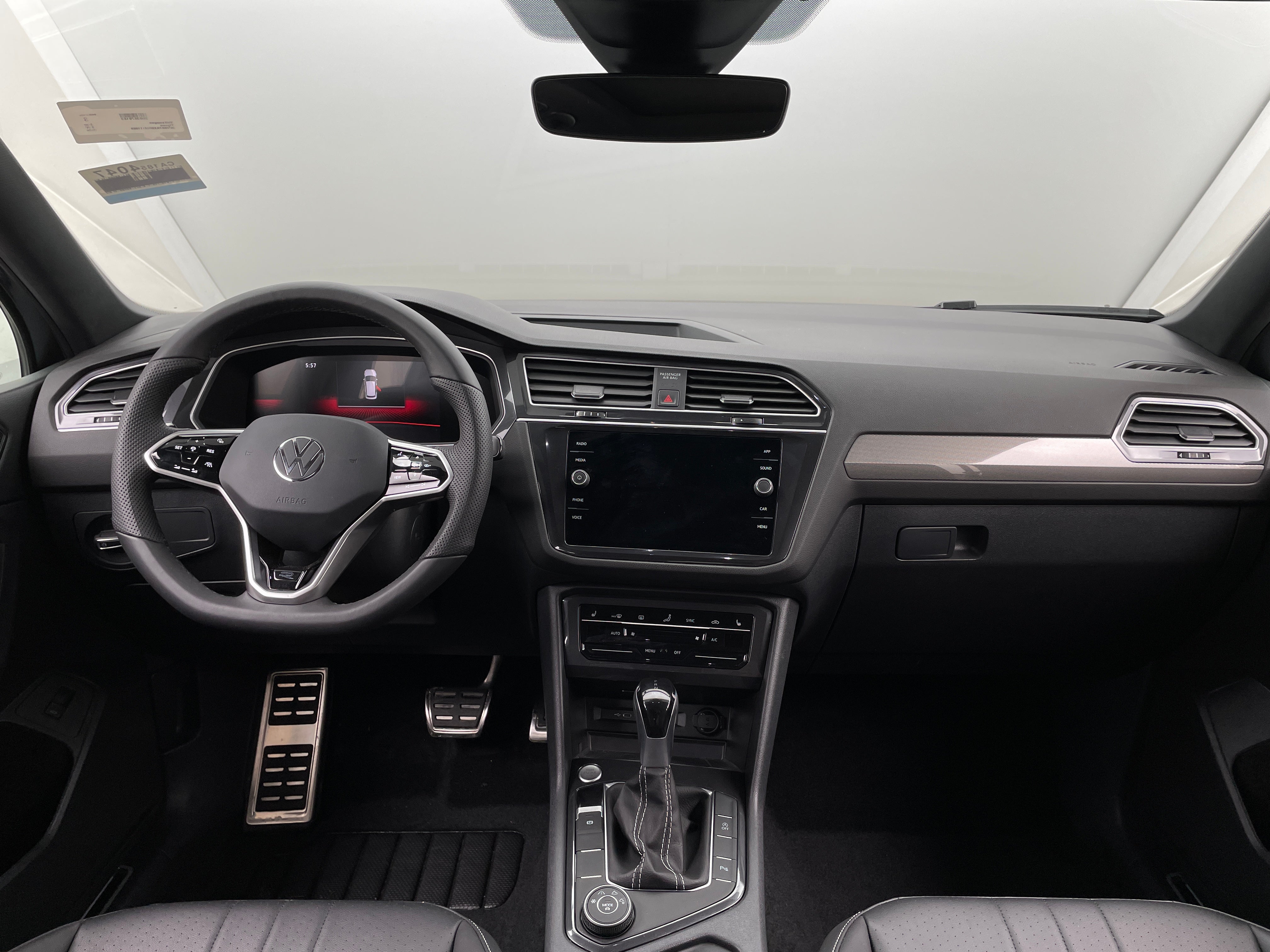 2024 Volkswagen Tiguan SE R-Line Black 2