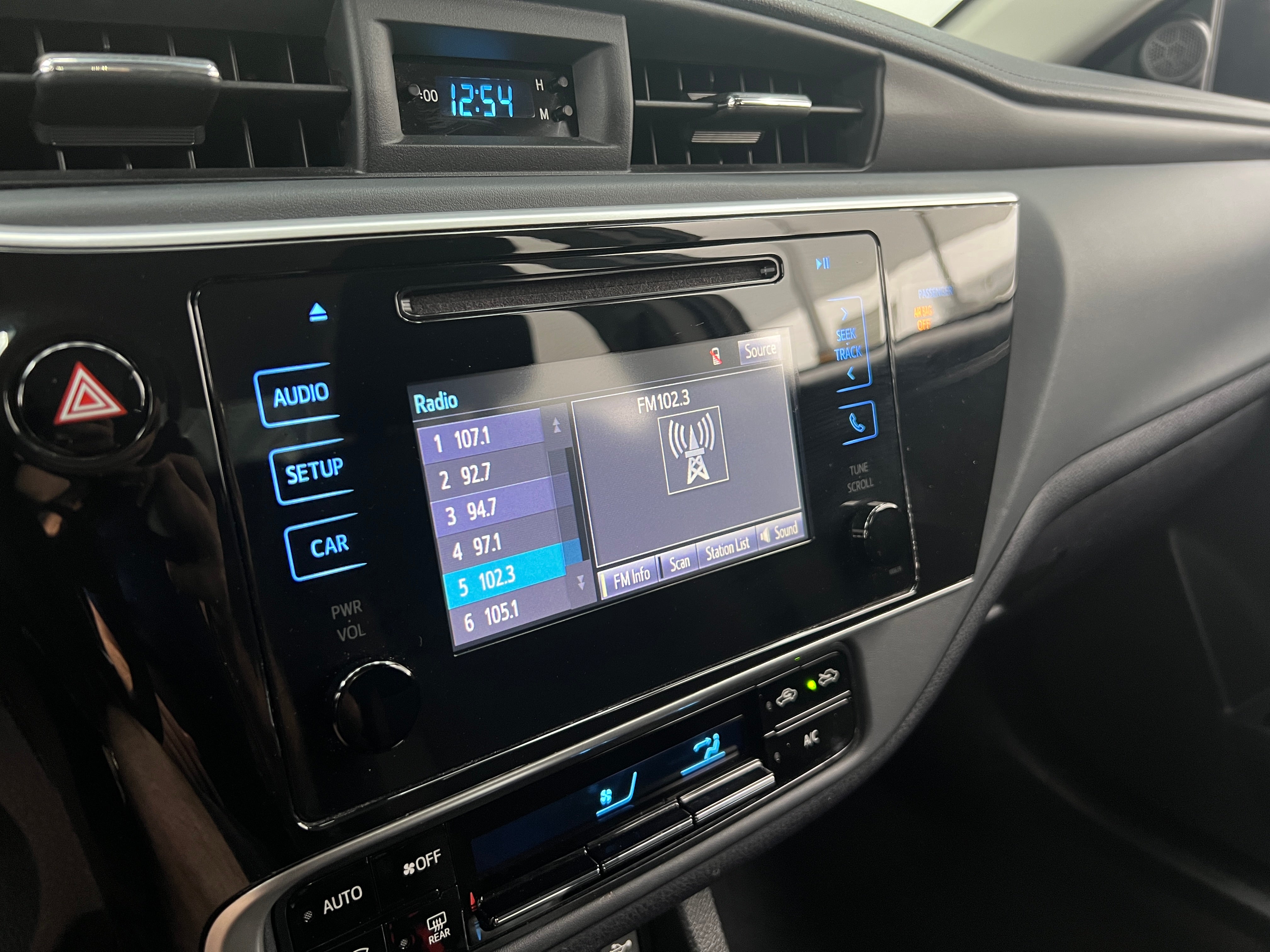 2019 Toyota Corolla LE 4