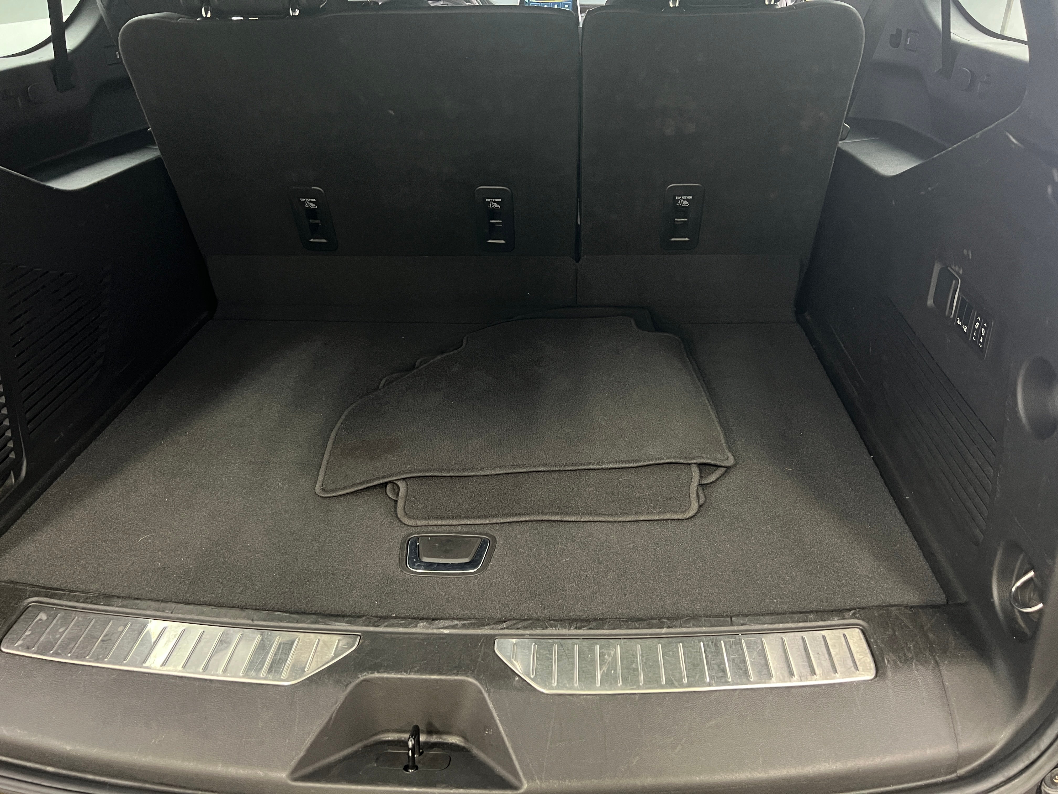 2023 Chevrolet Suburban Premier 6