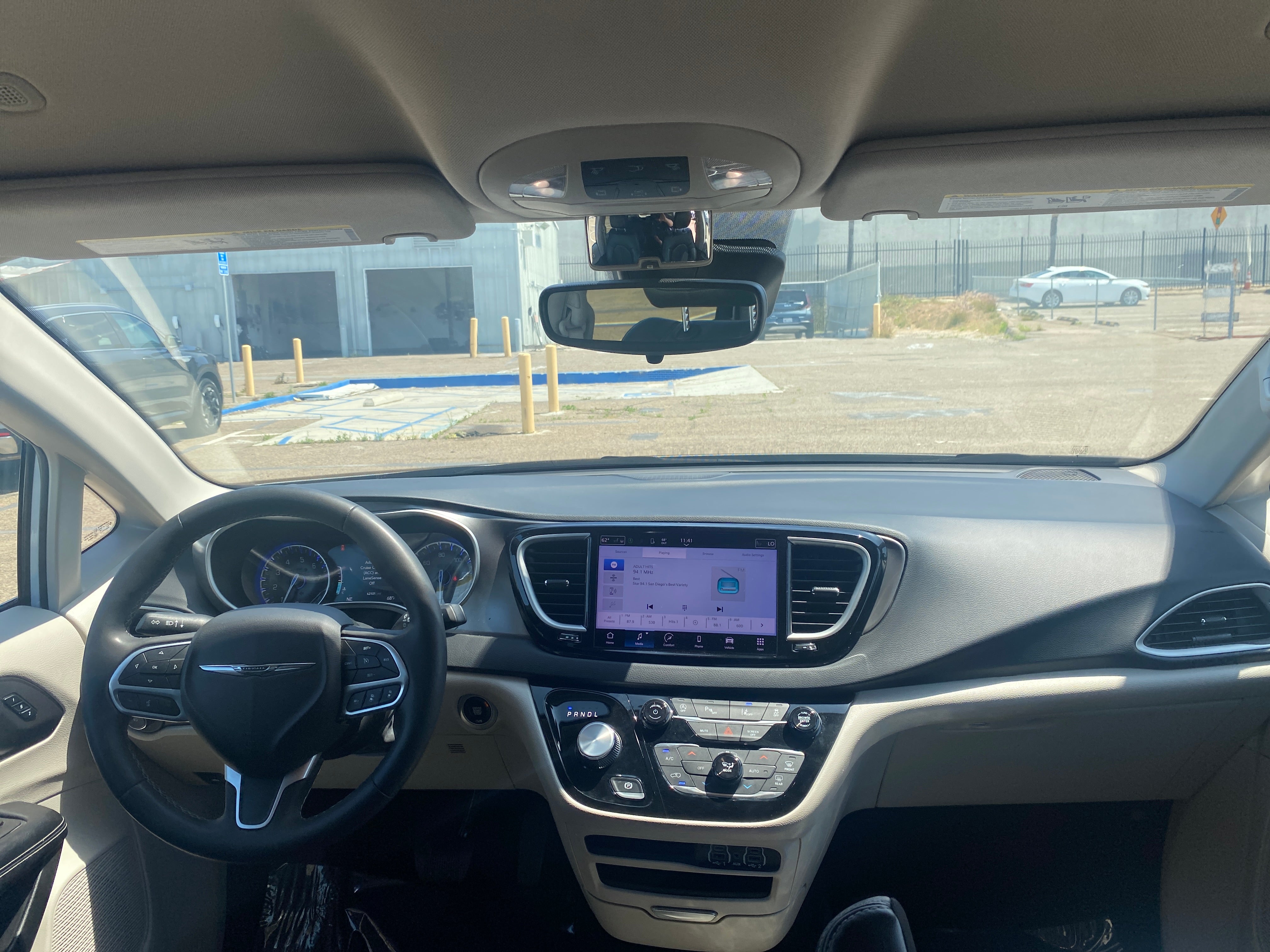 2023 Chrysler Pacifica Touring L 3