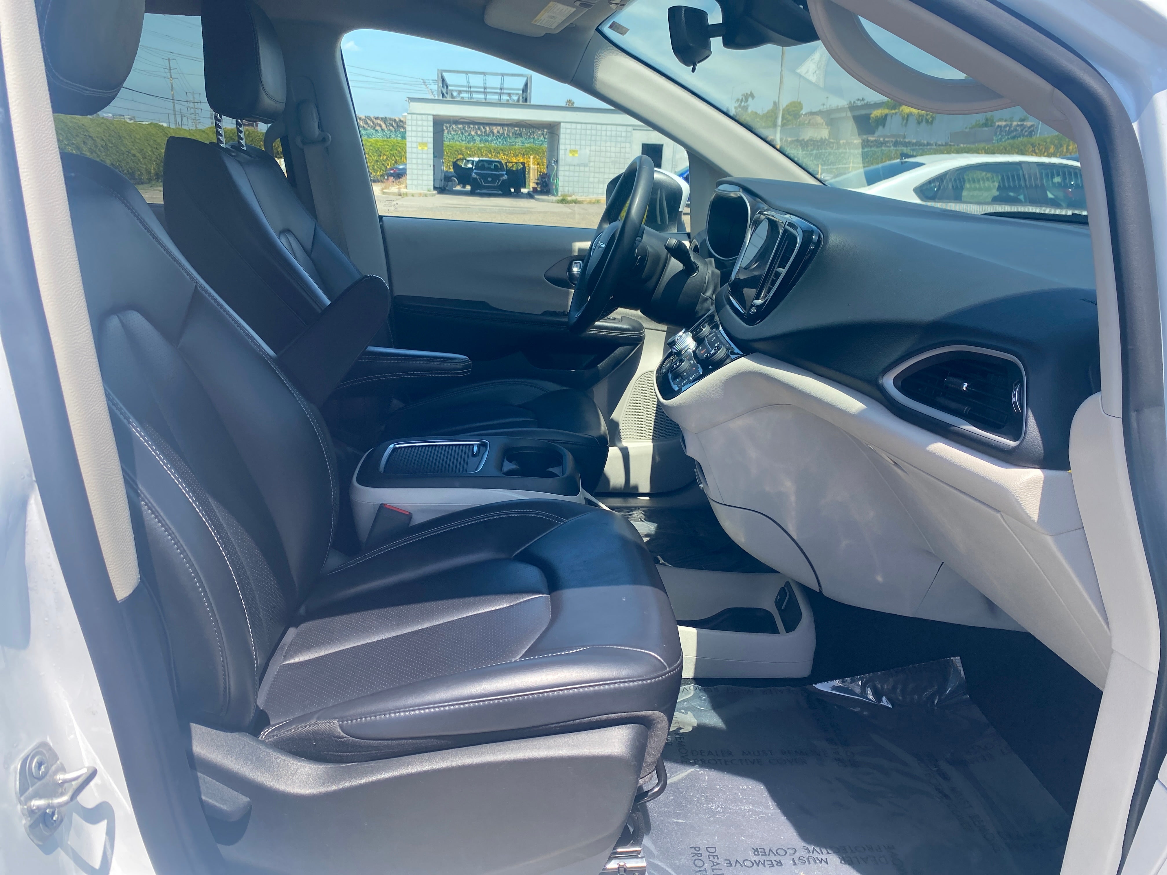 2023 Chrysler Pacifica Touring L 2