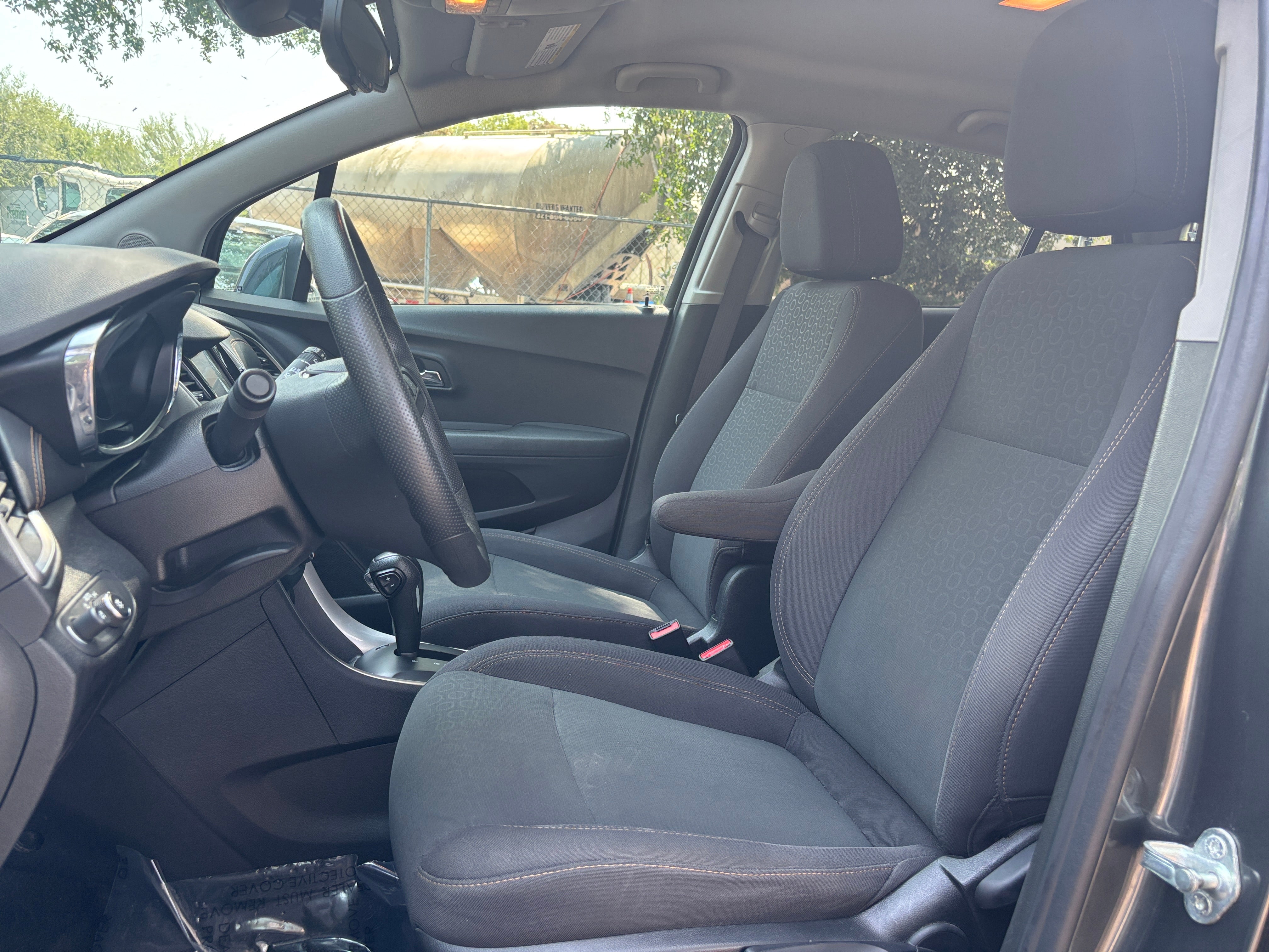 2020 Chevrolet Trax LS 2