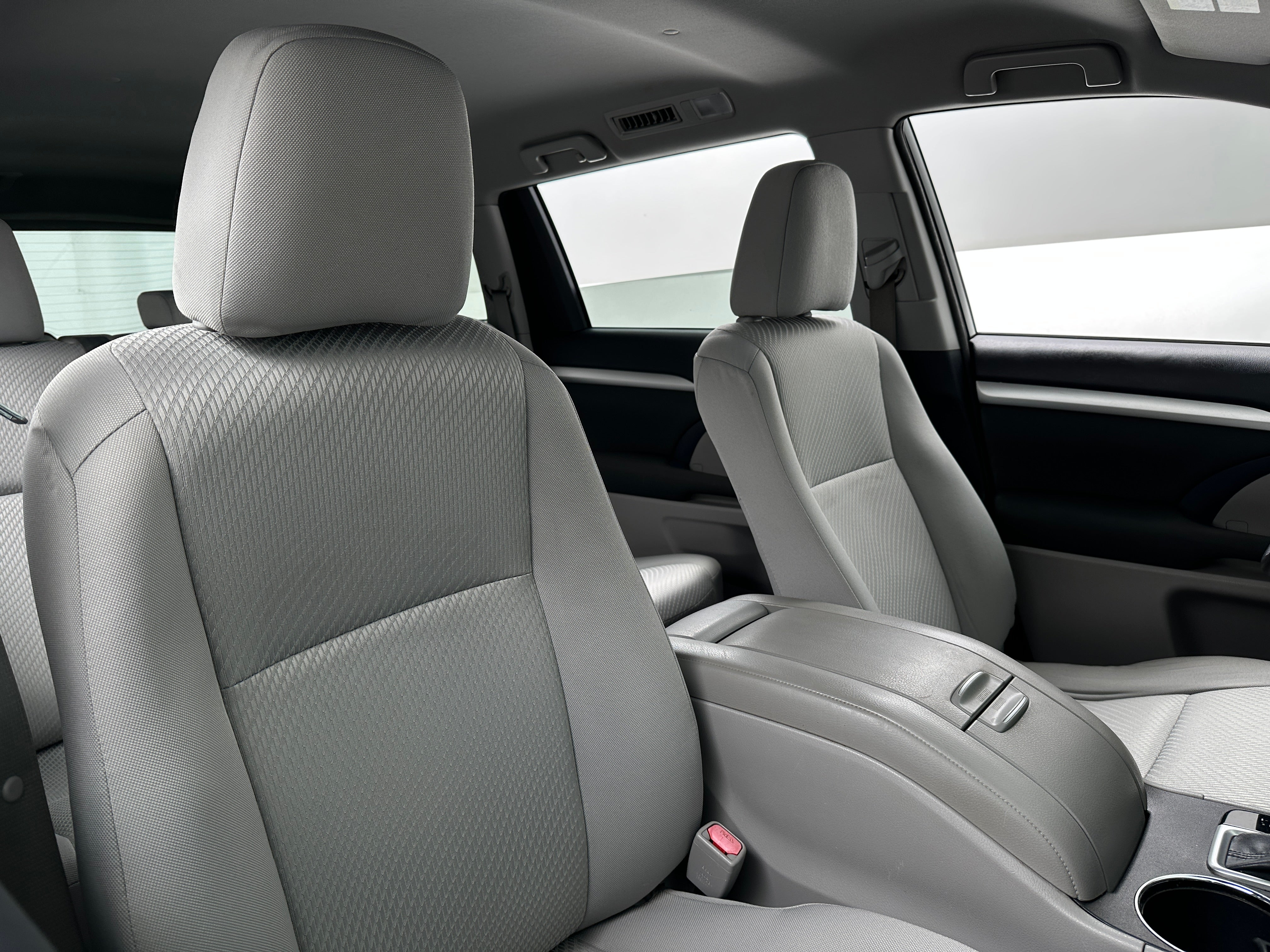2014 Toyota Highlander LE 2