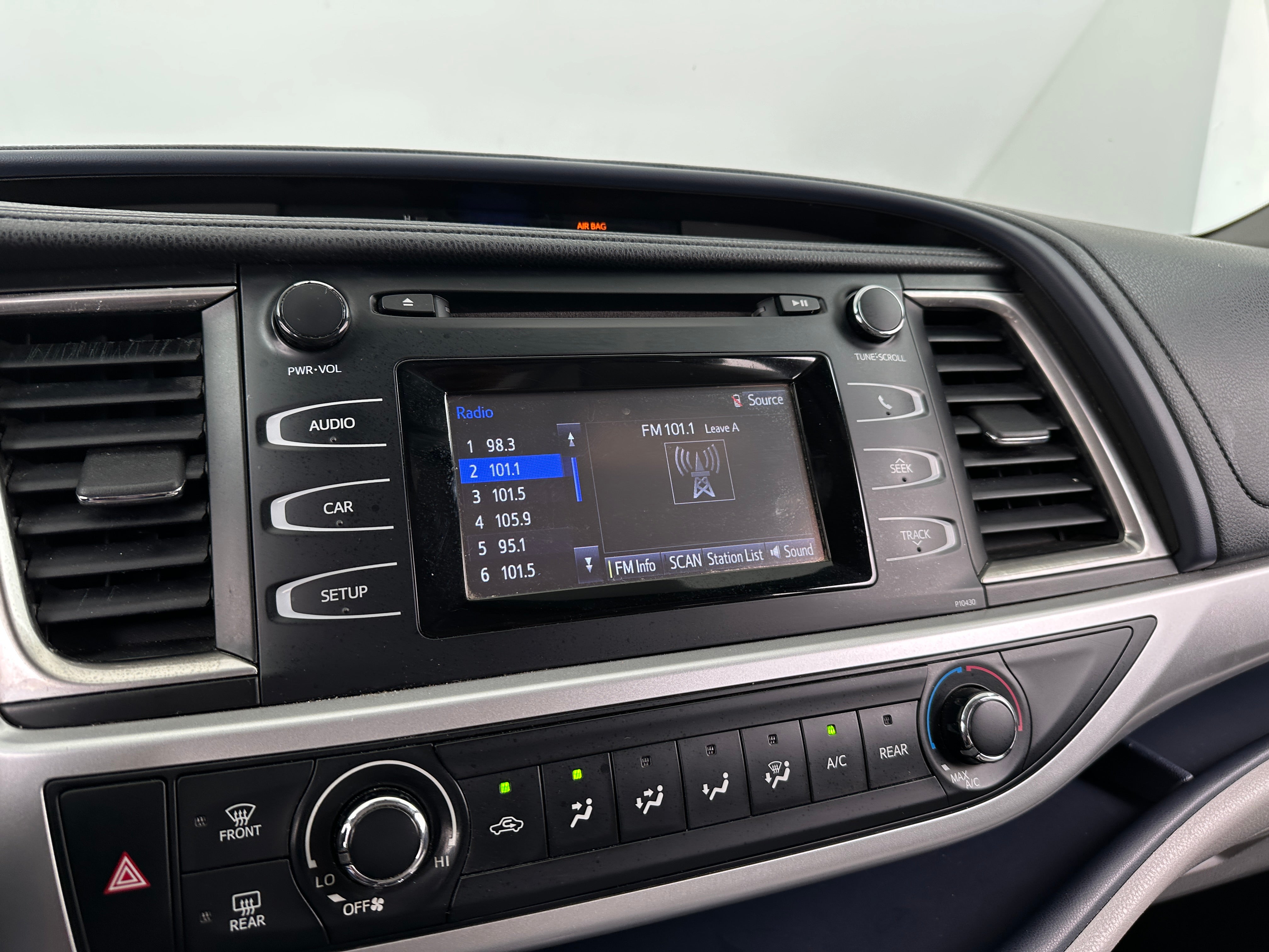 2014 Toyota Highlander LE 4
