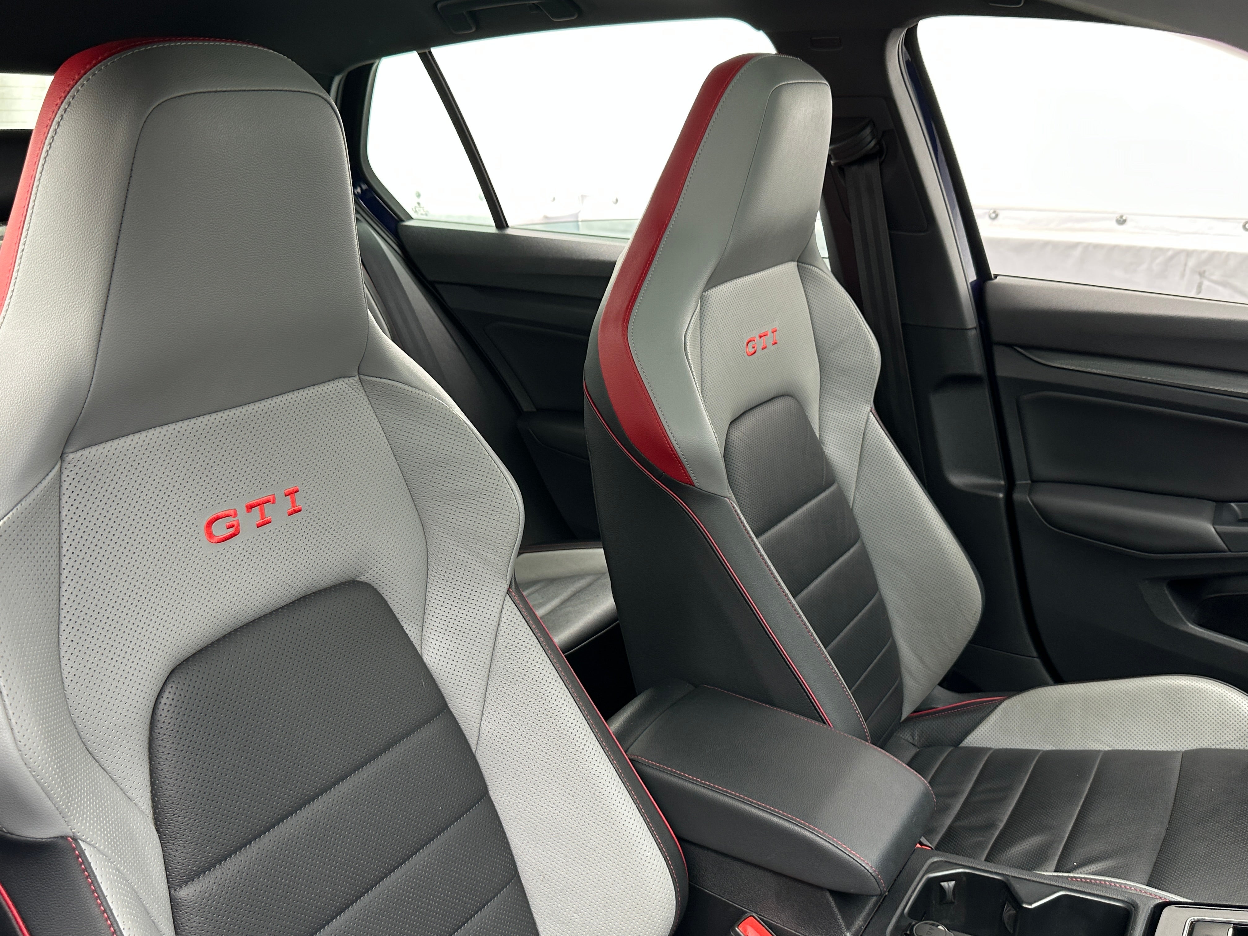 2023 Volkswagen Golf GTI SE 2