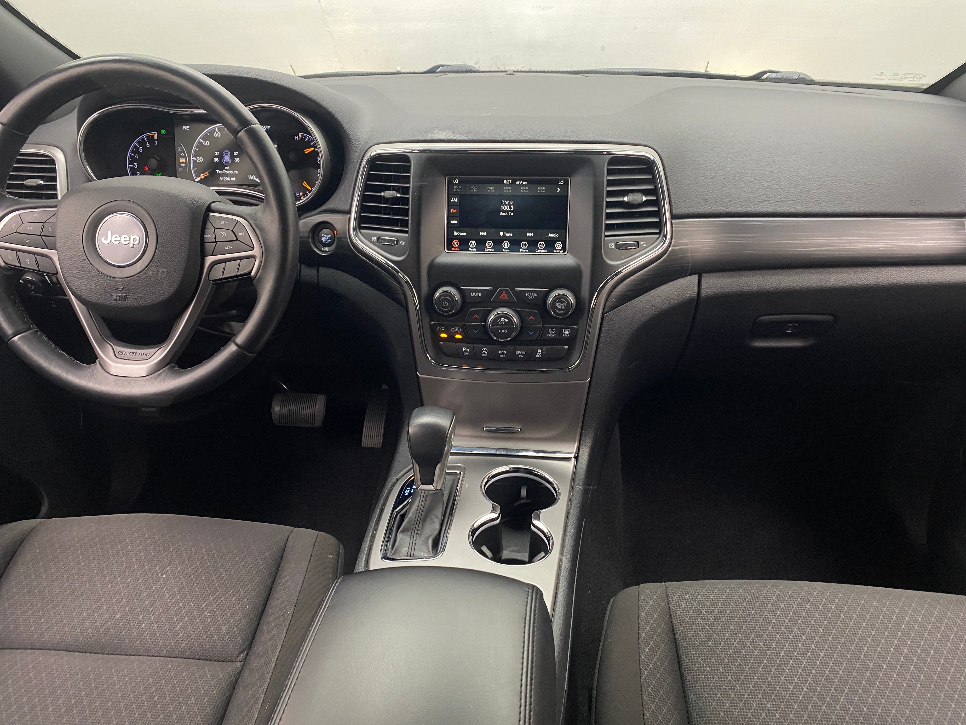 2020 Jeep Grand Cherokee Laredo 3