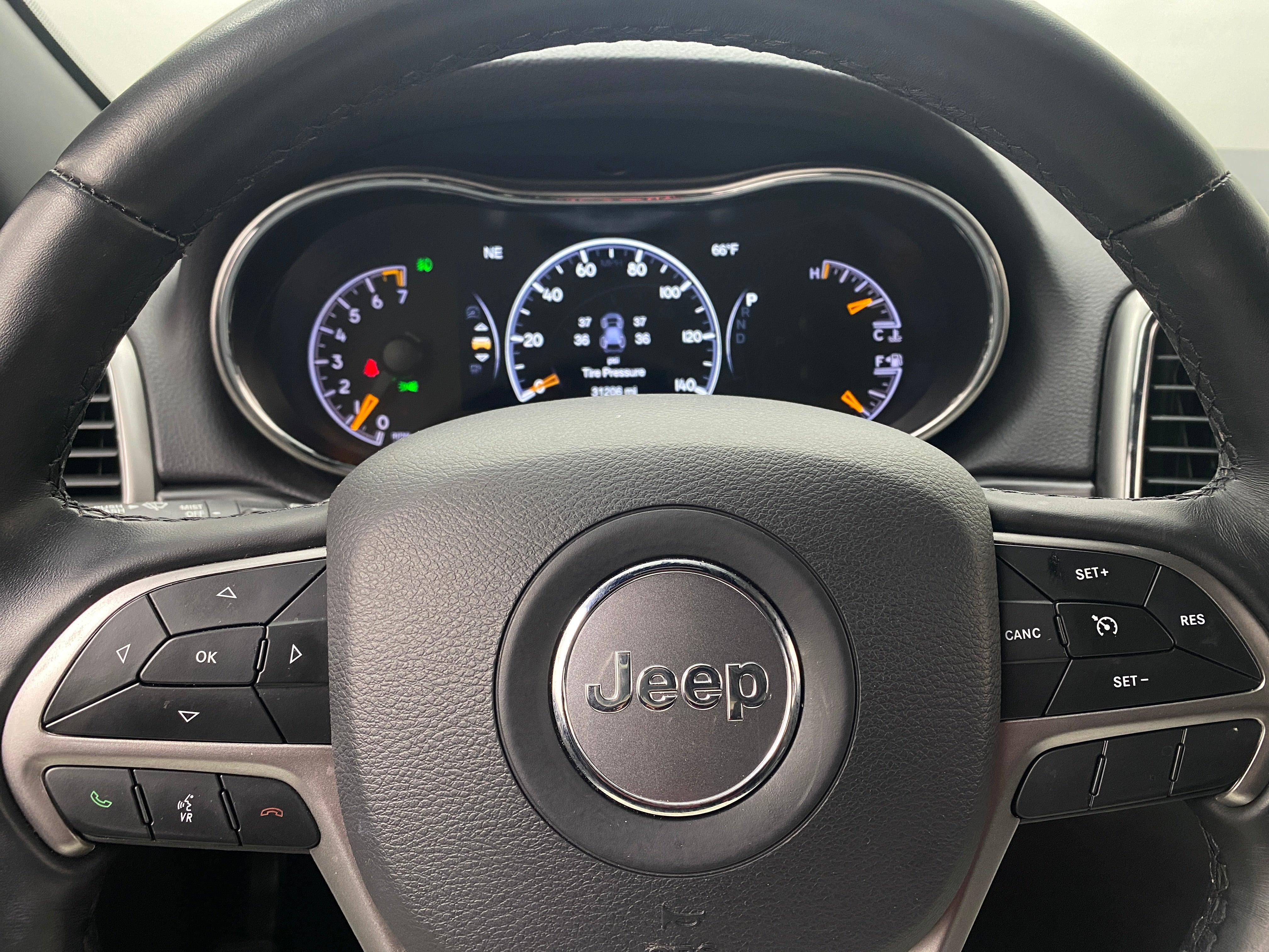2020 Jeep Grand Cherokee Laredo 5