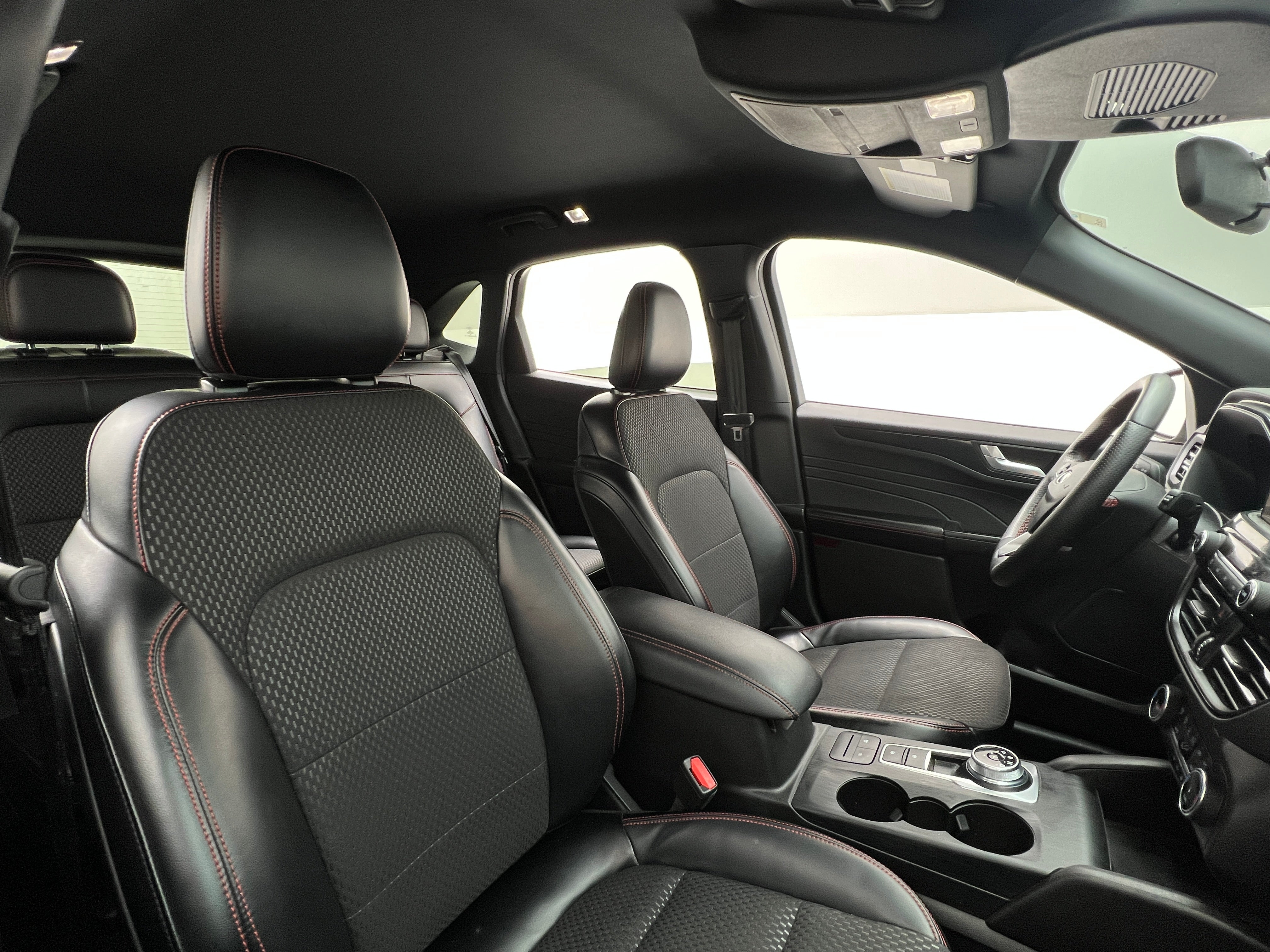 2024 Ford Escape ST-Line 2