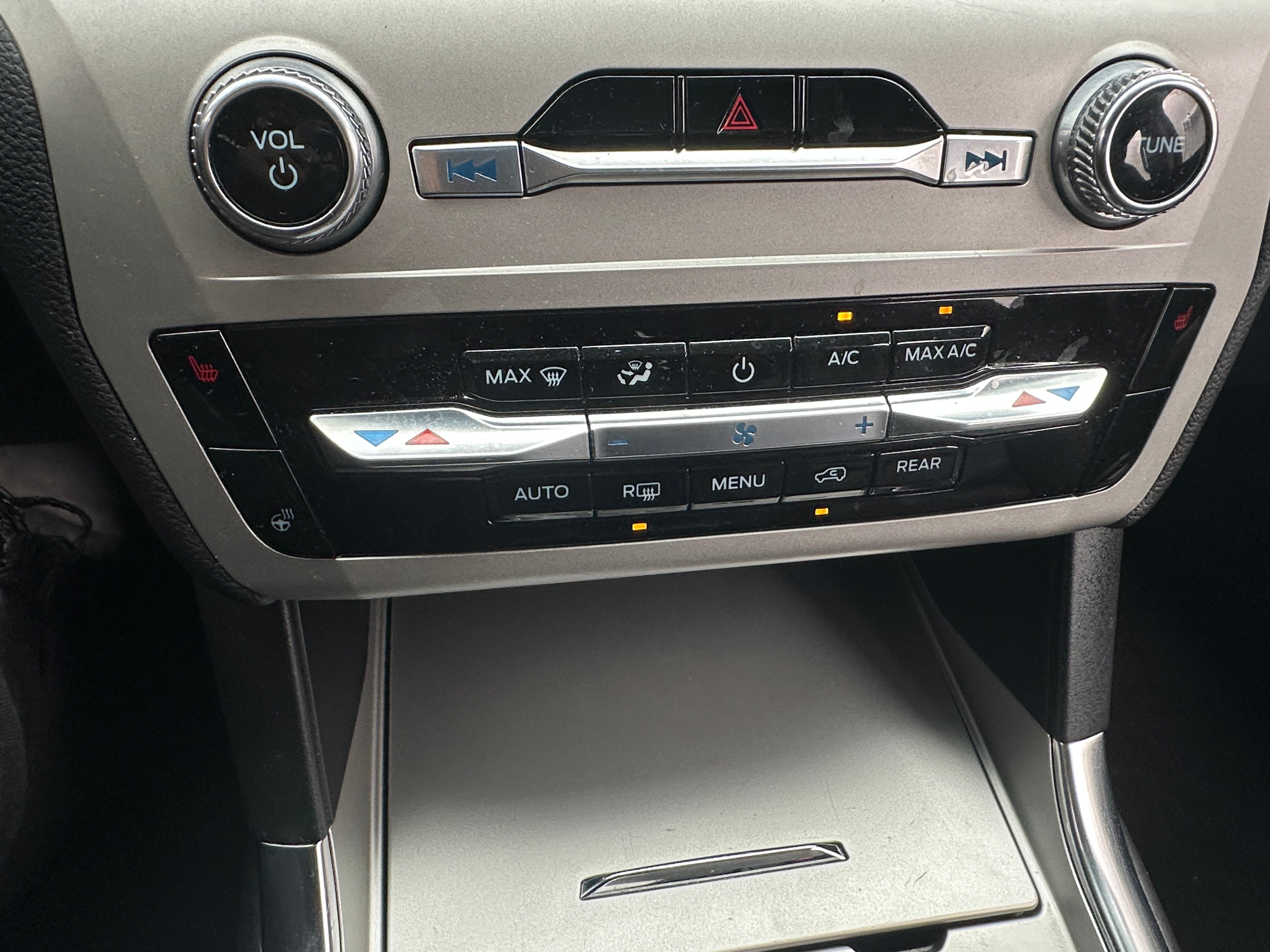 2024 Ford Explorer XLT 3