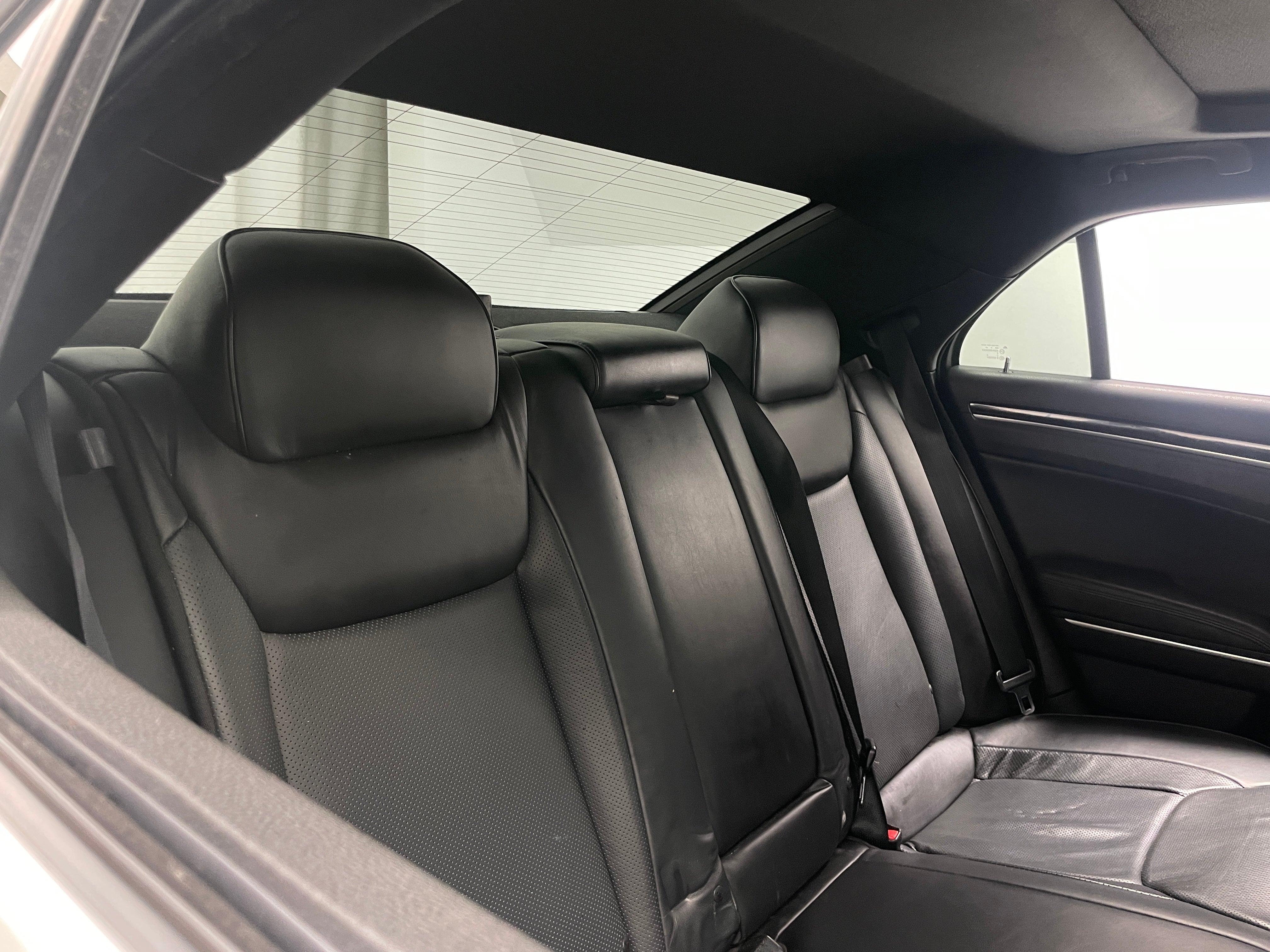 2014 Chrysler 300 C 5