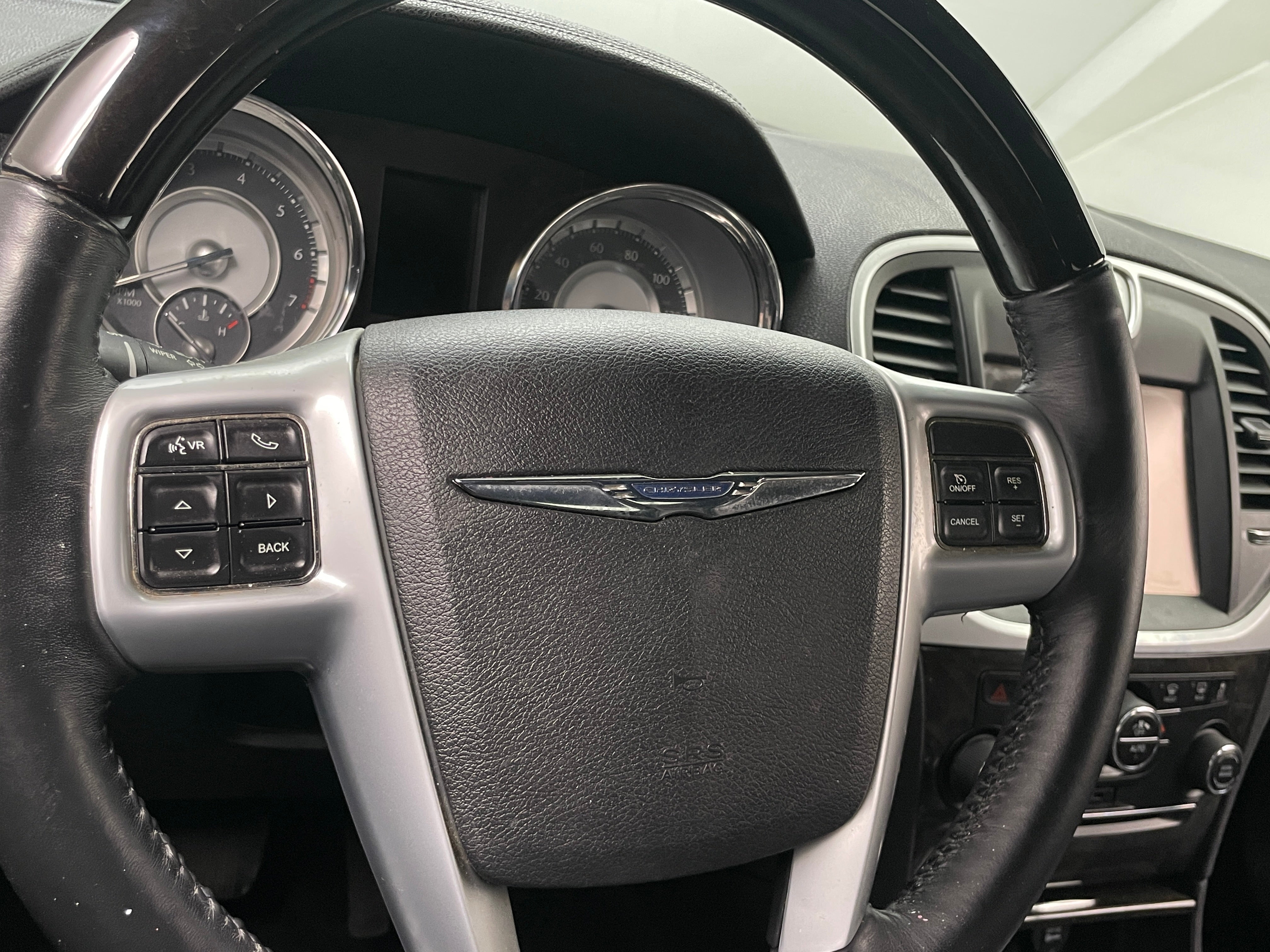 2014 Chrysler 300 C 4