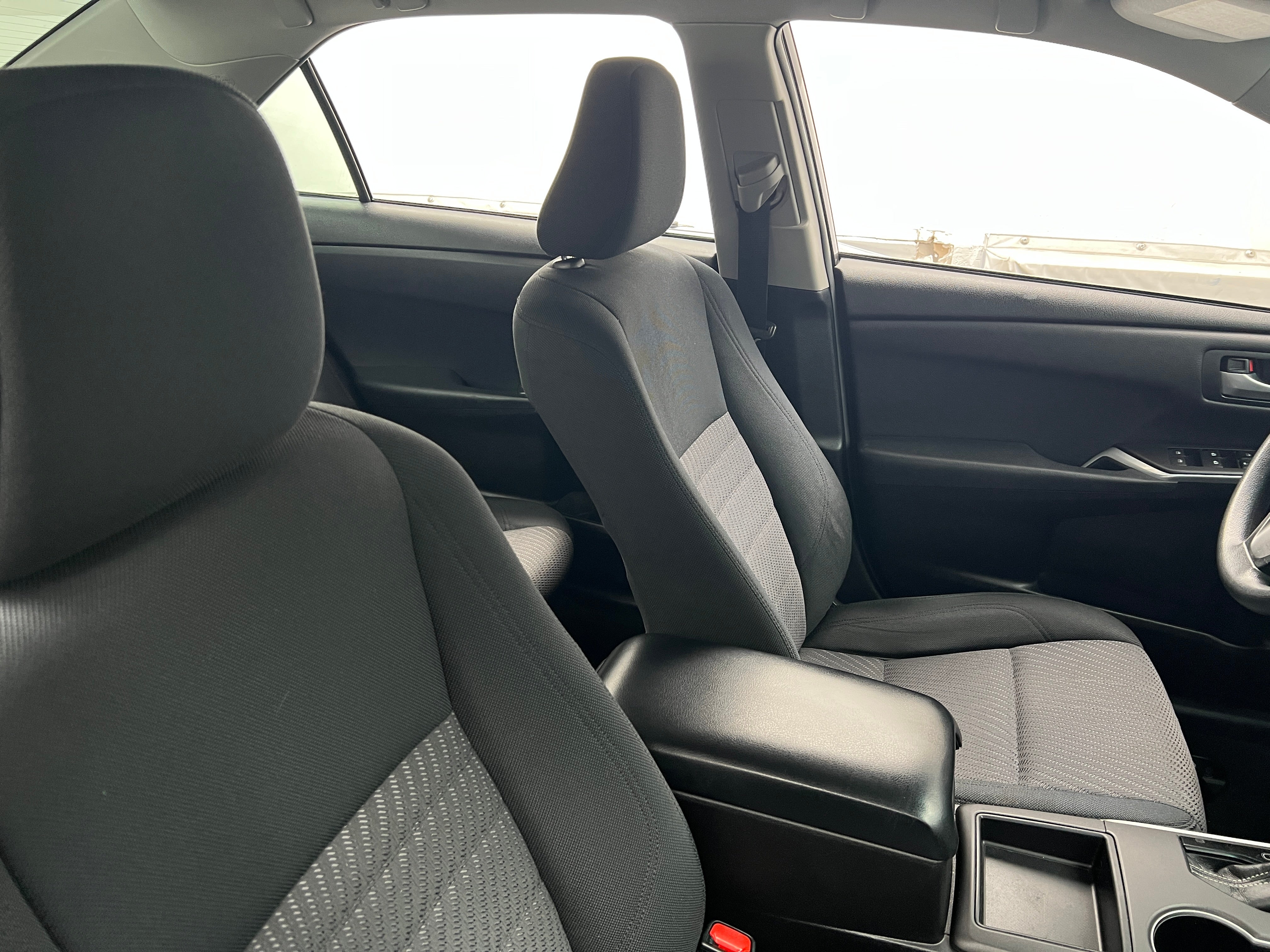 2016 Toyota Camry LE 2