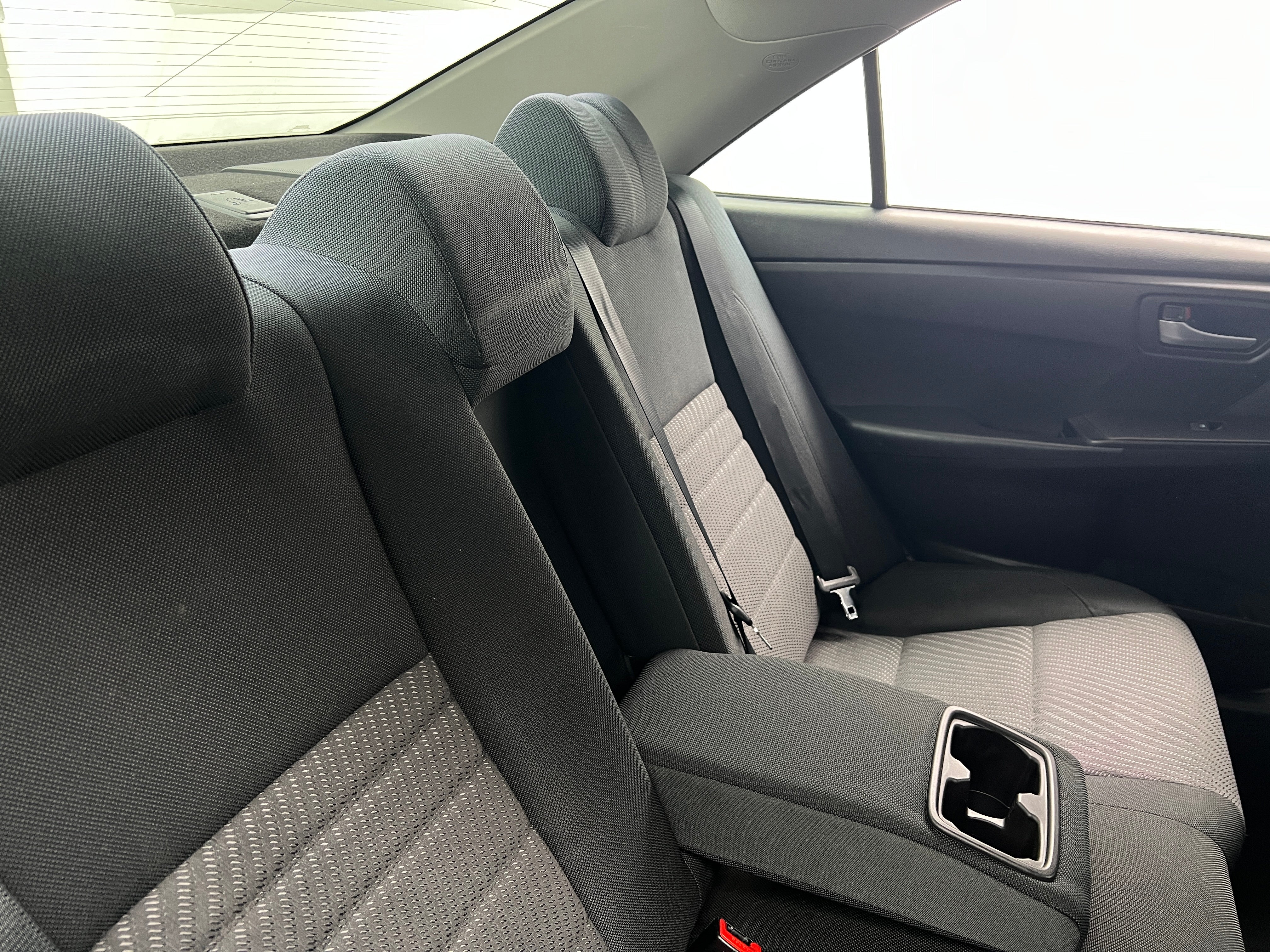 2016 Toyota Camry LE 6