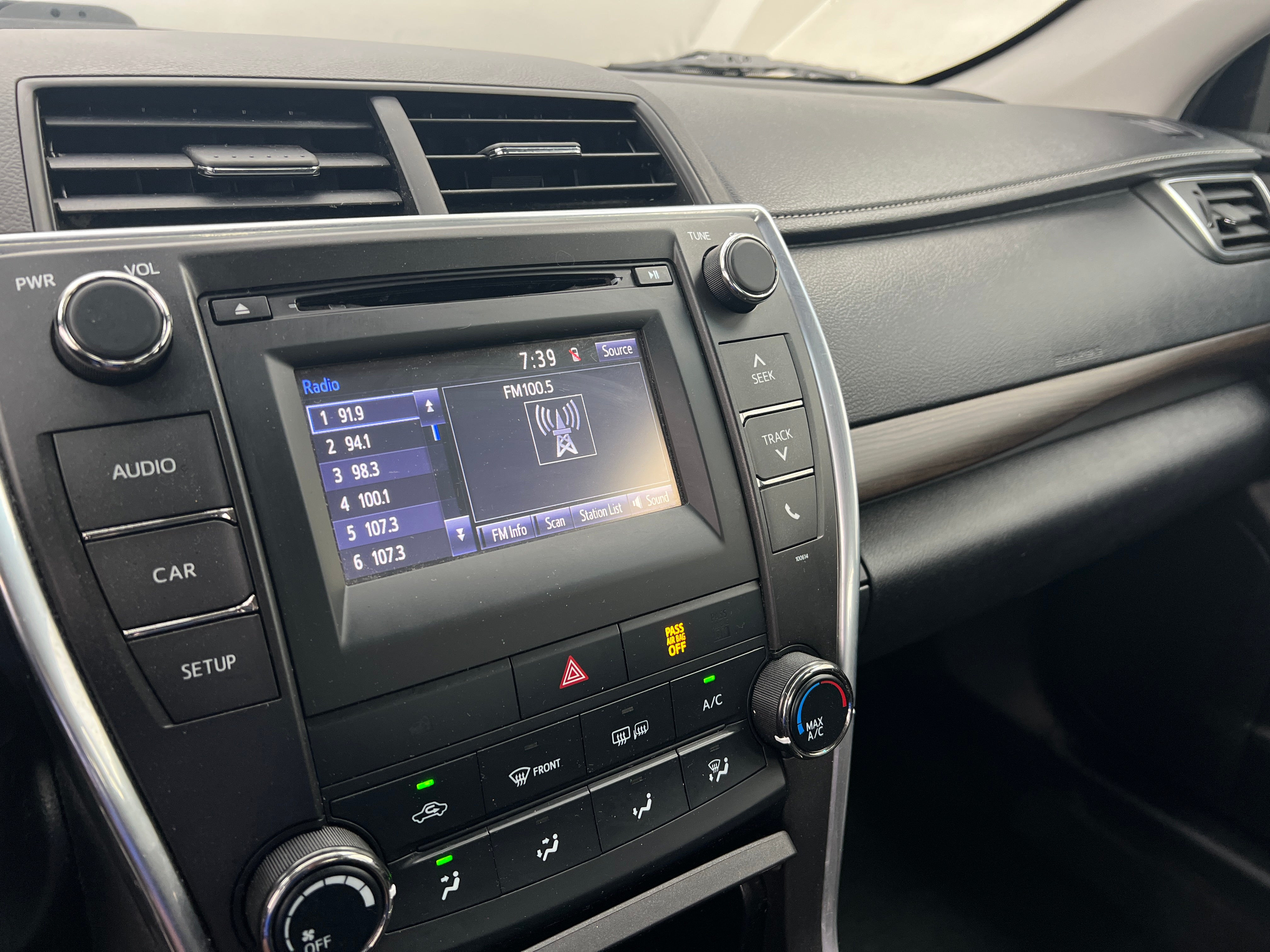2016 Toyota Camry LE 4