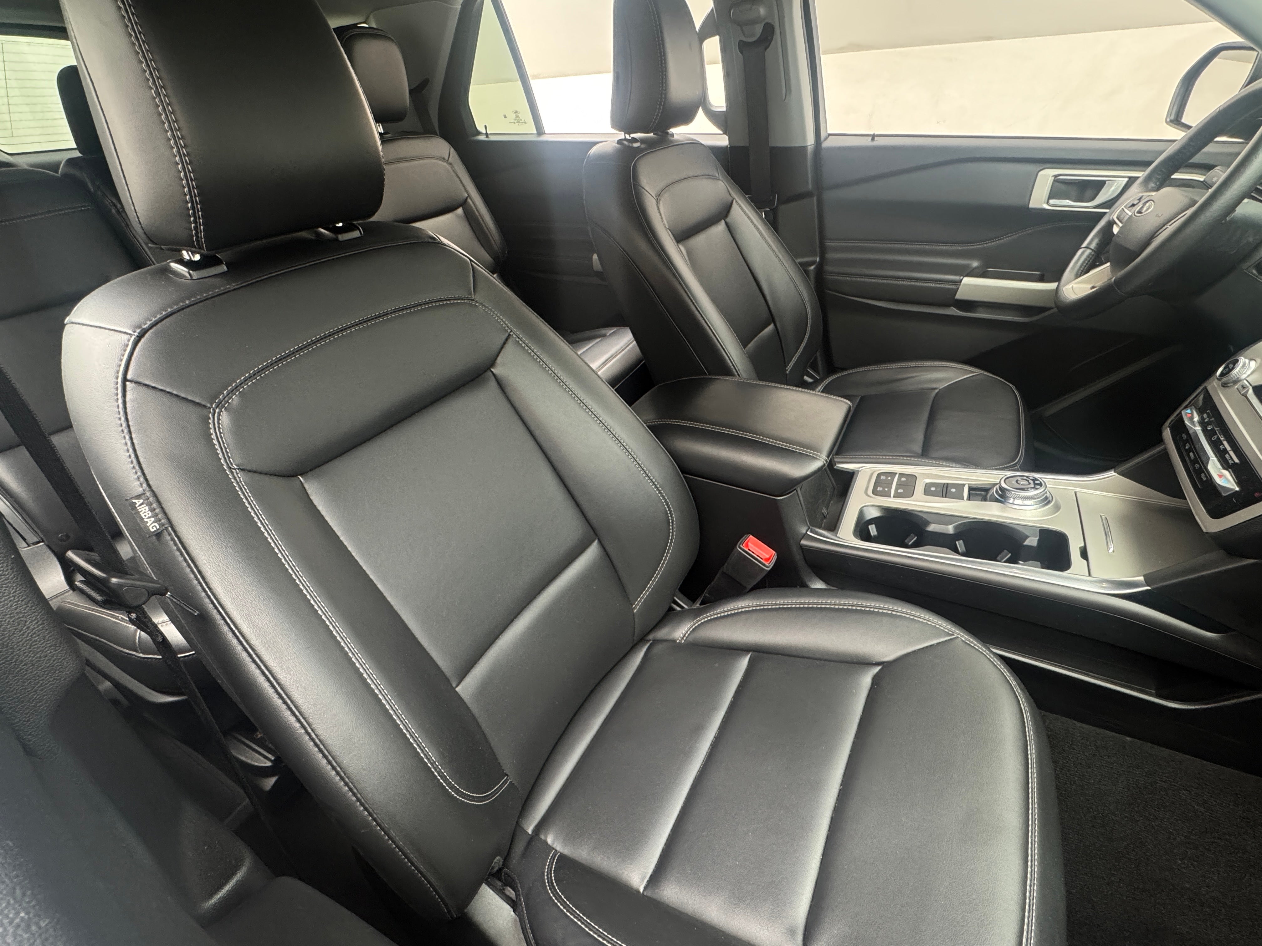 2024 Ford Explorer XLT 2