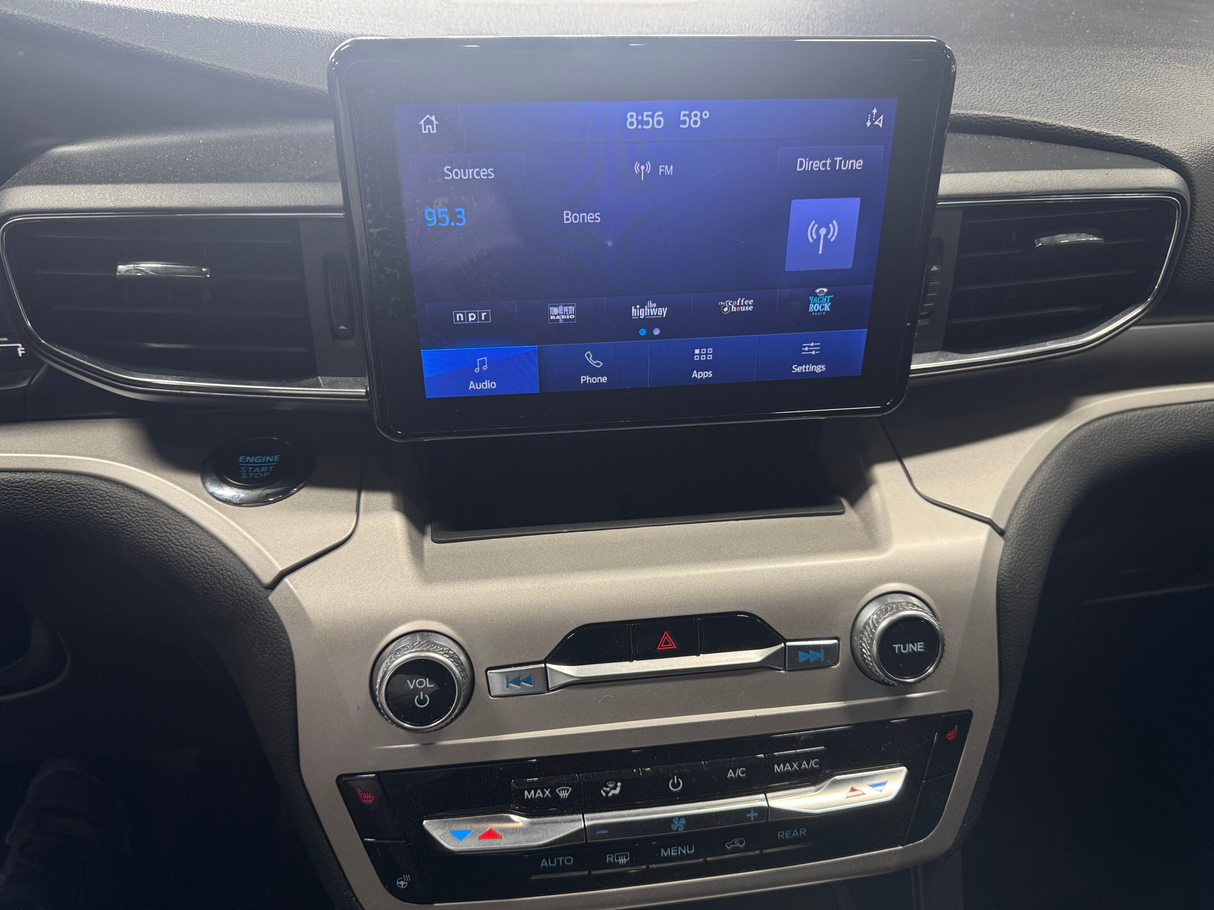 2024 Ford Explorer XLT 4