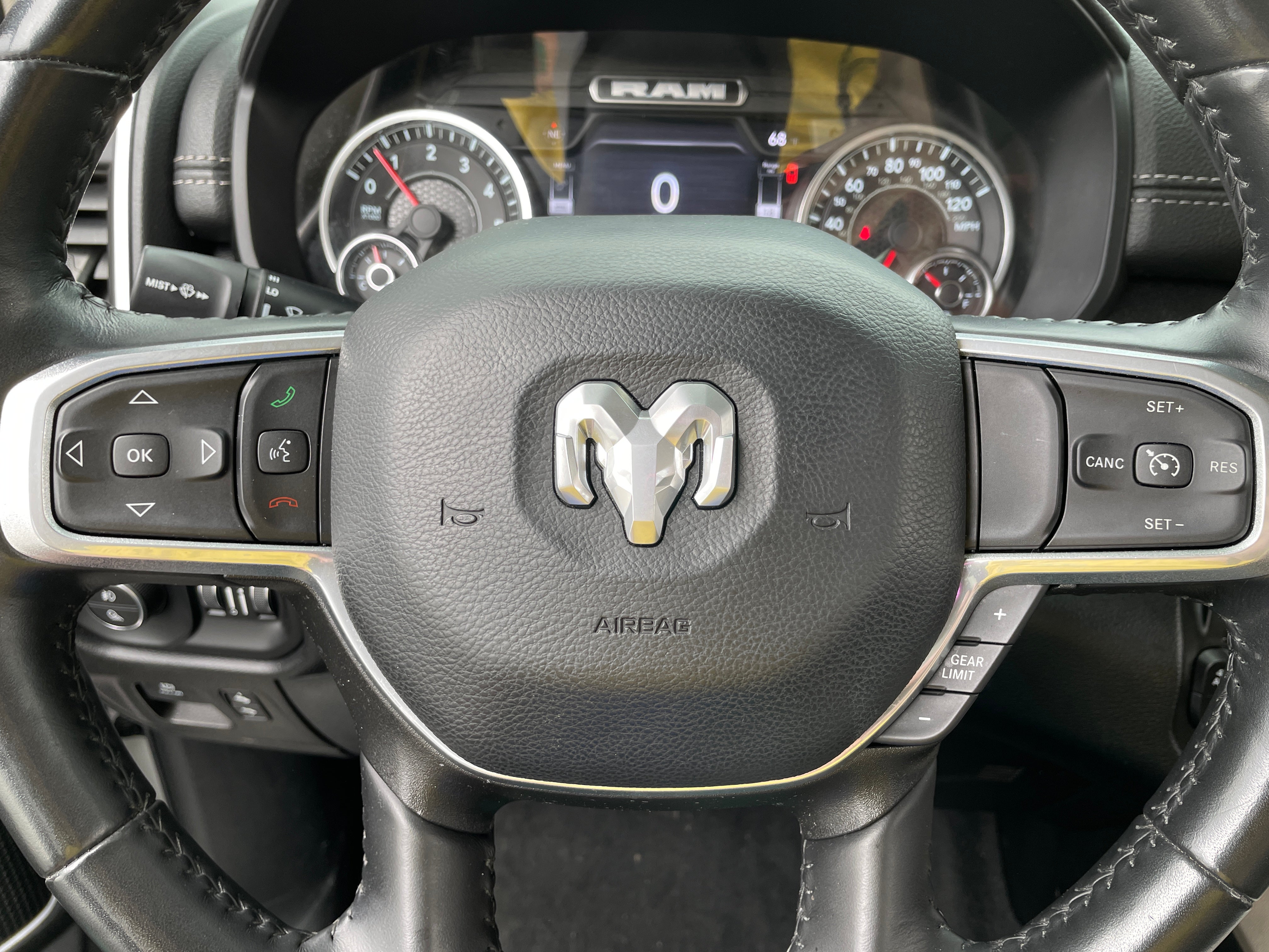 2022 RAM 1500 Laramie 4