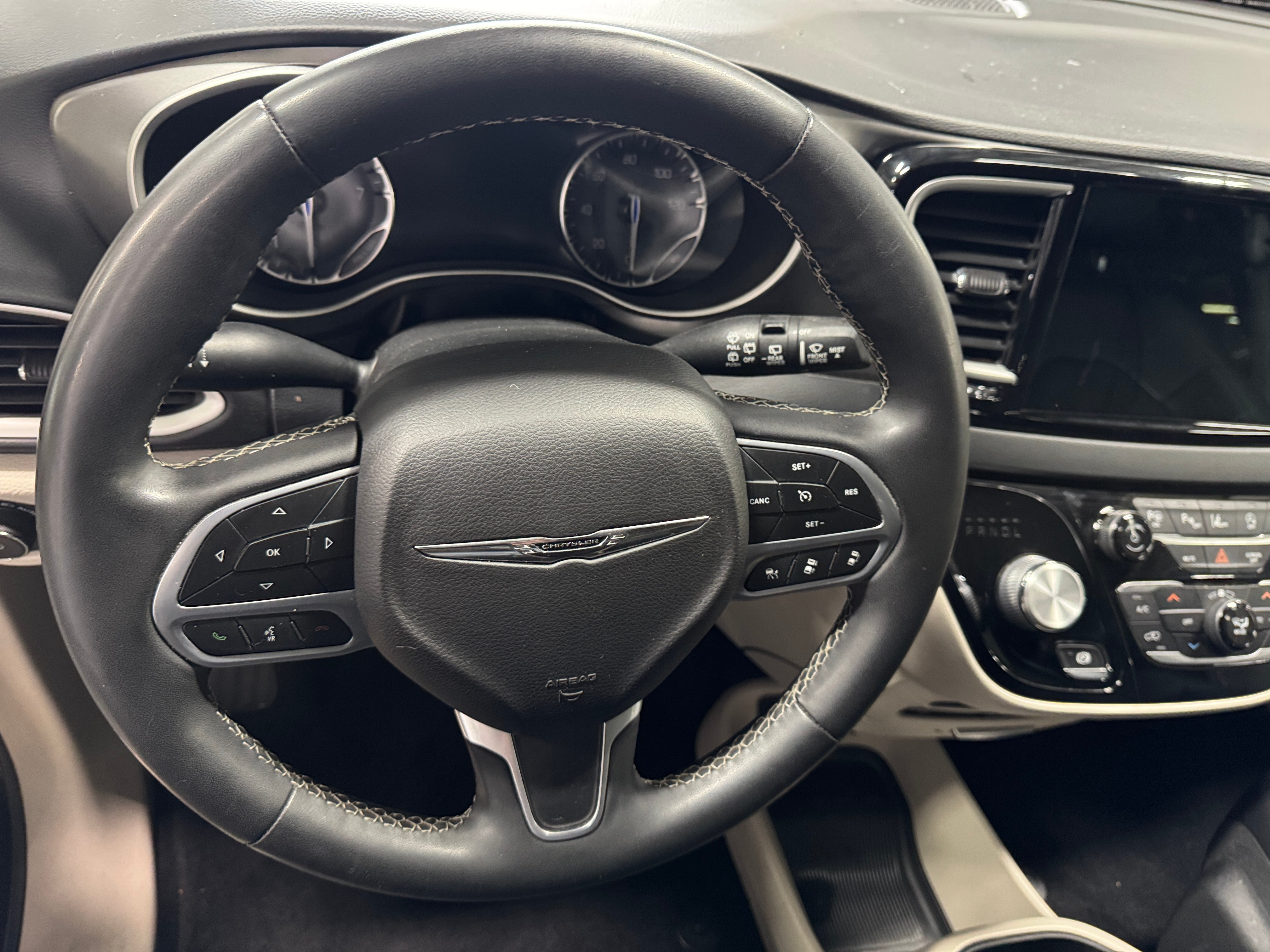 2022 Chrysler Pacifica Touring L 4