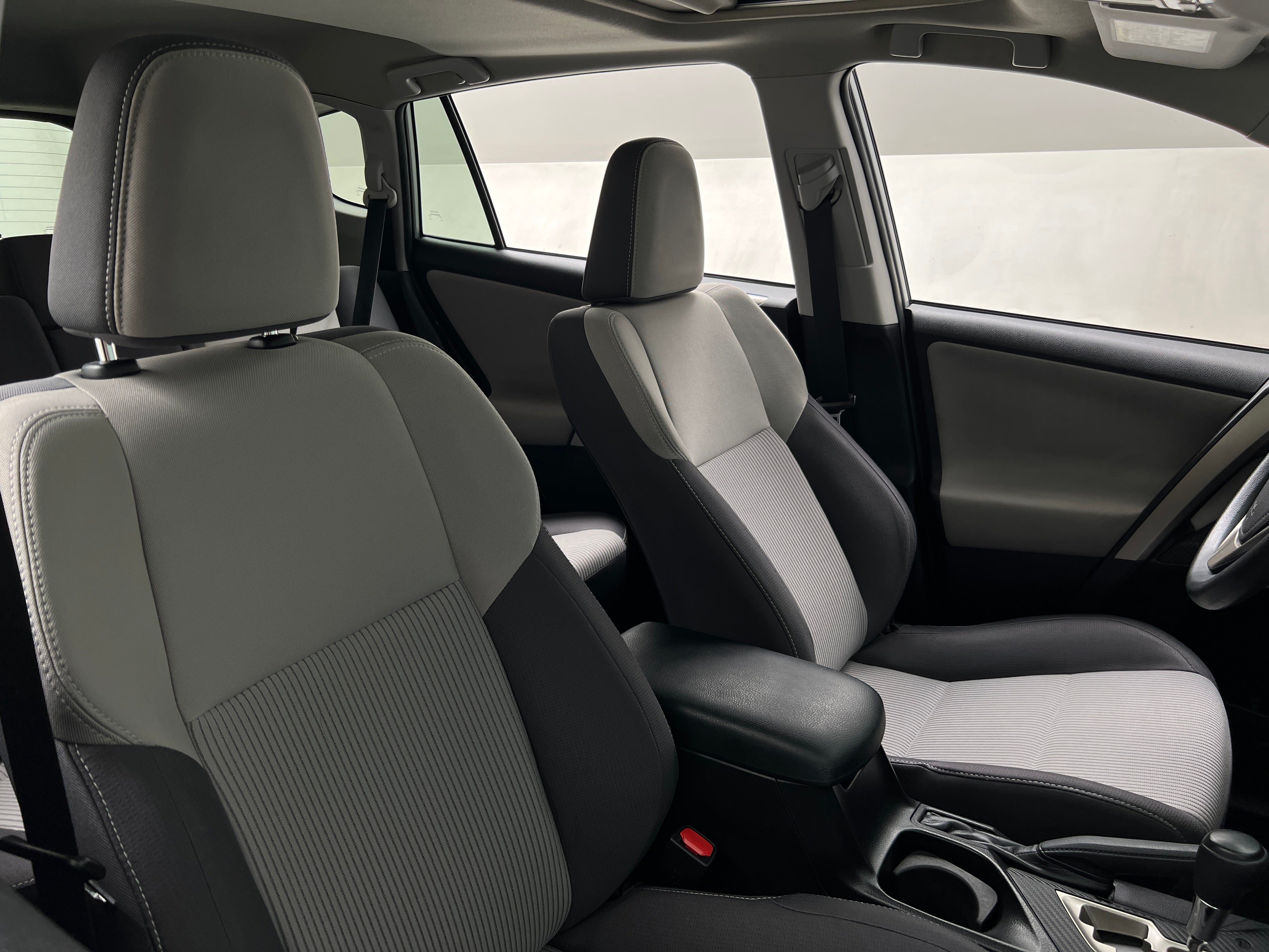 2015 Toyota RAV4 XLE 2