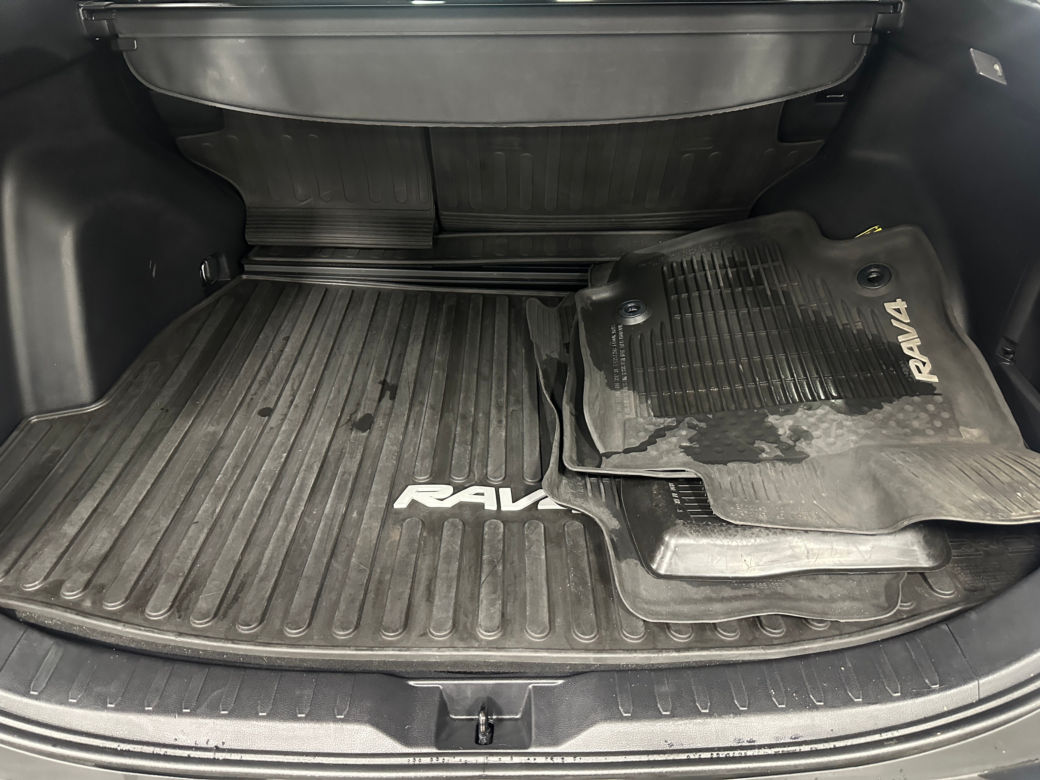2020 Toyota RAV4 LE 7