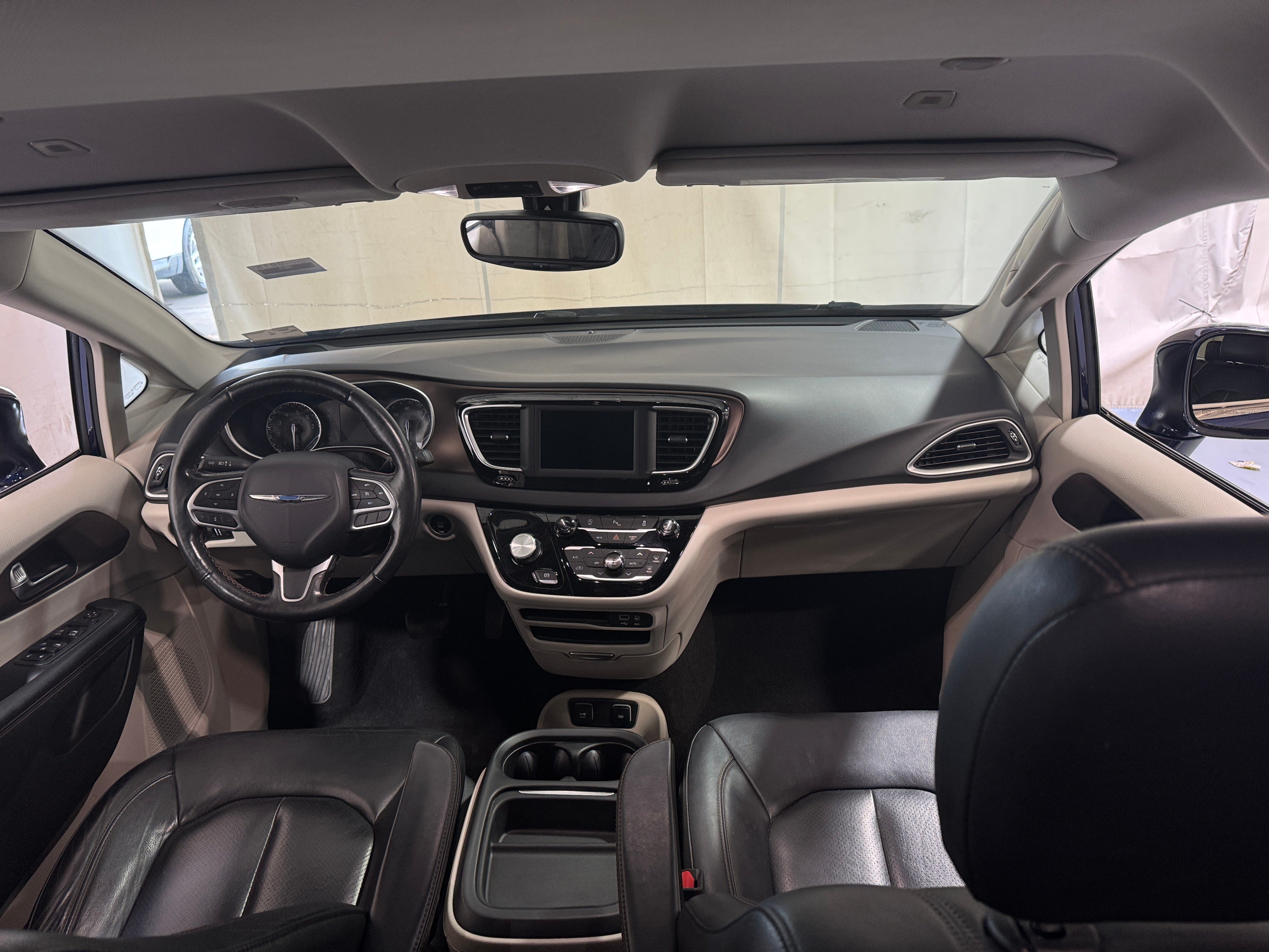 2019 Chrysler Pacifica Touring L 2