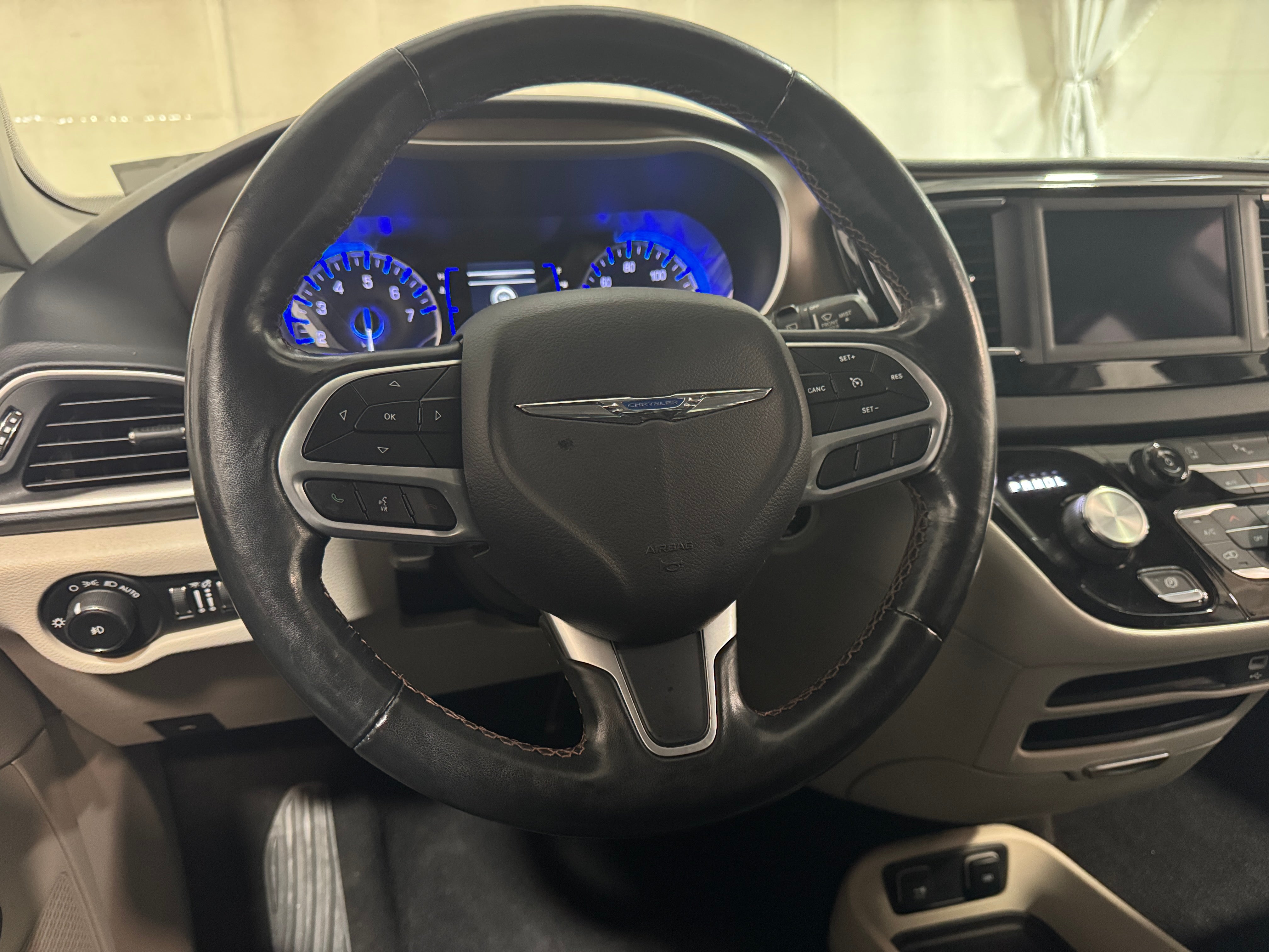 2019 Chrysler Pacifica Touring L 4
