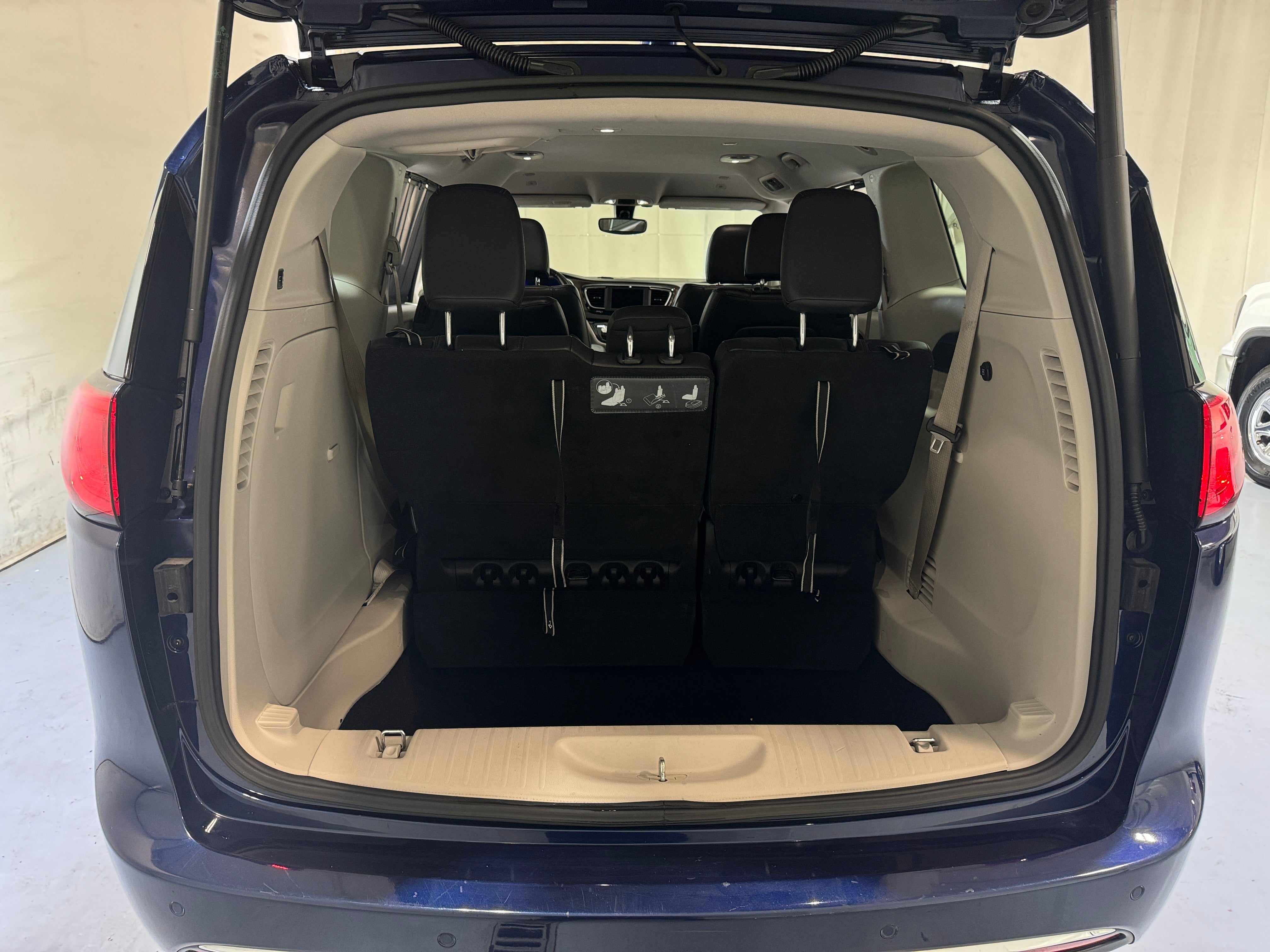 2019 Chrysler Pacifica Touring L 6