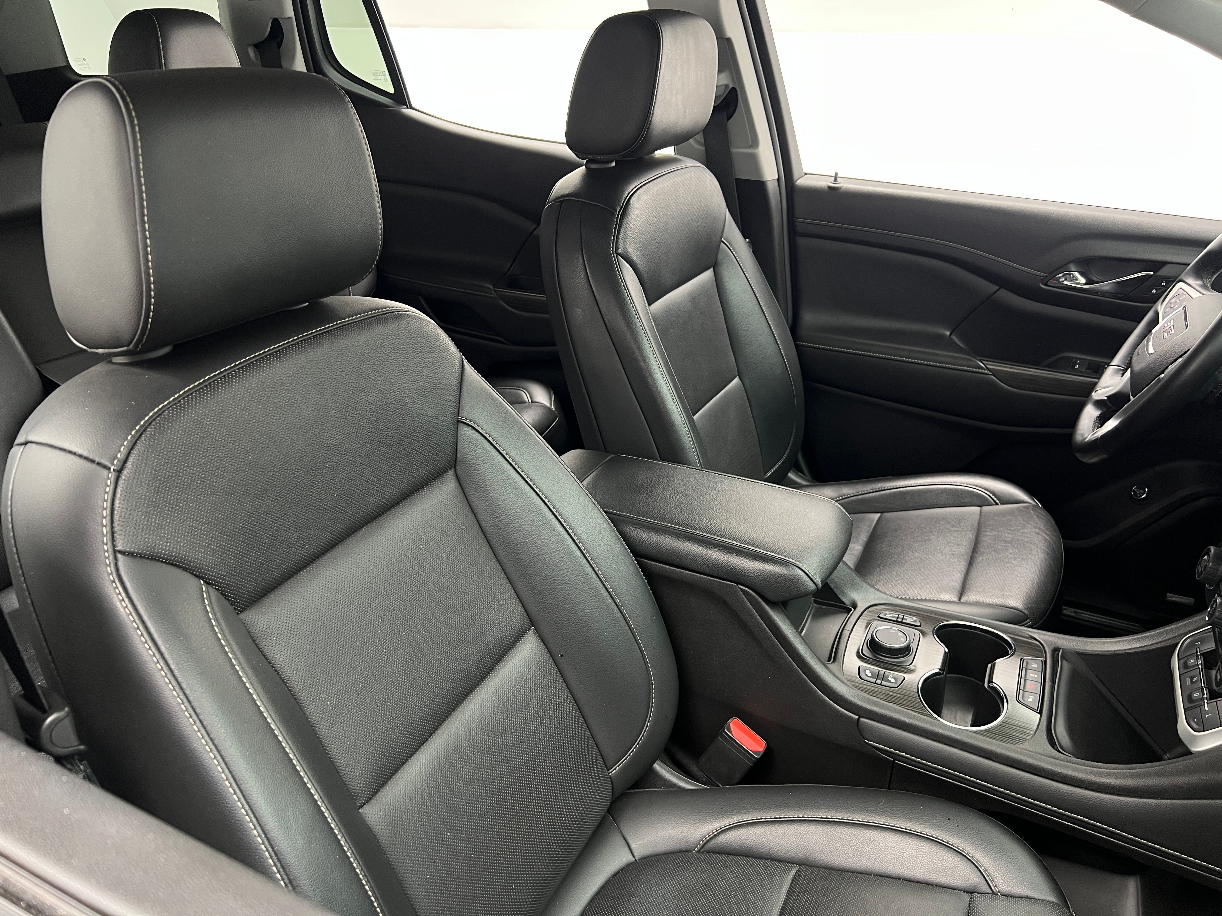 2023 GMC Acadia SLT 2