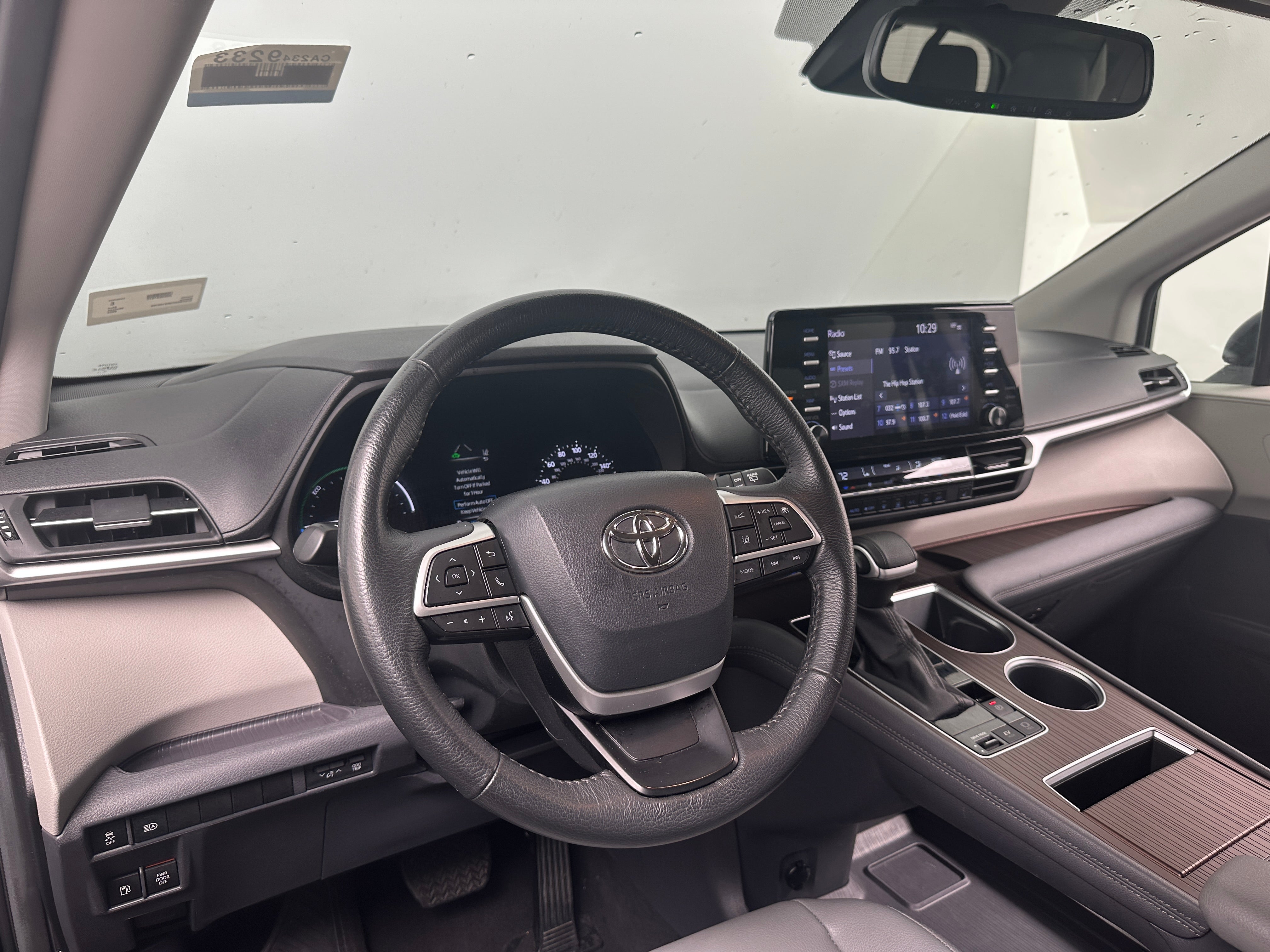 2024 Toyota Sienna XLE 2