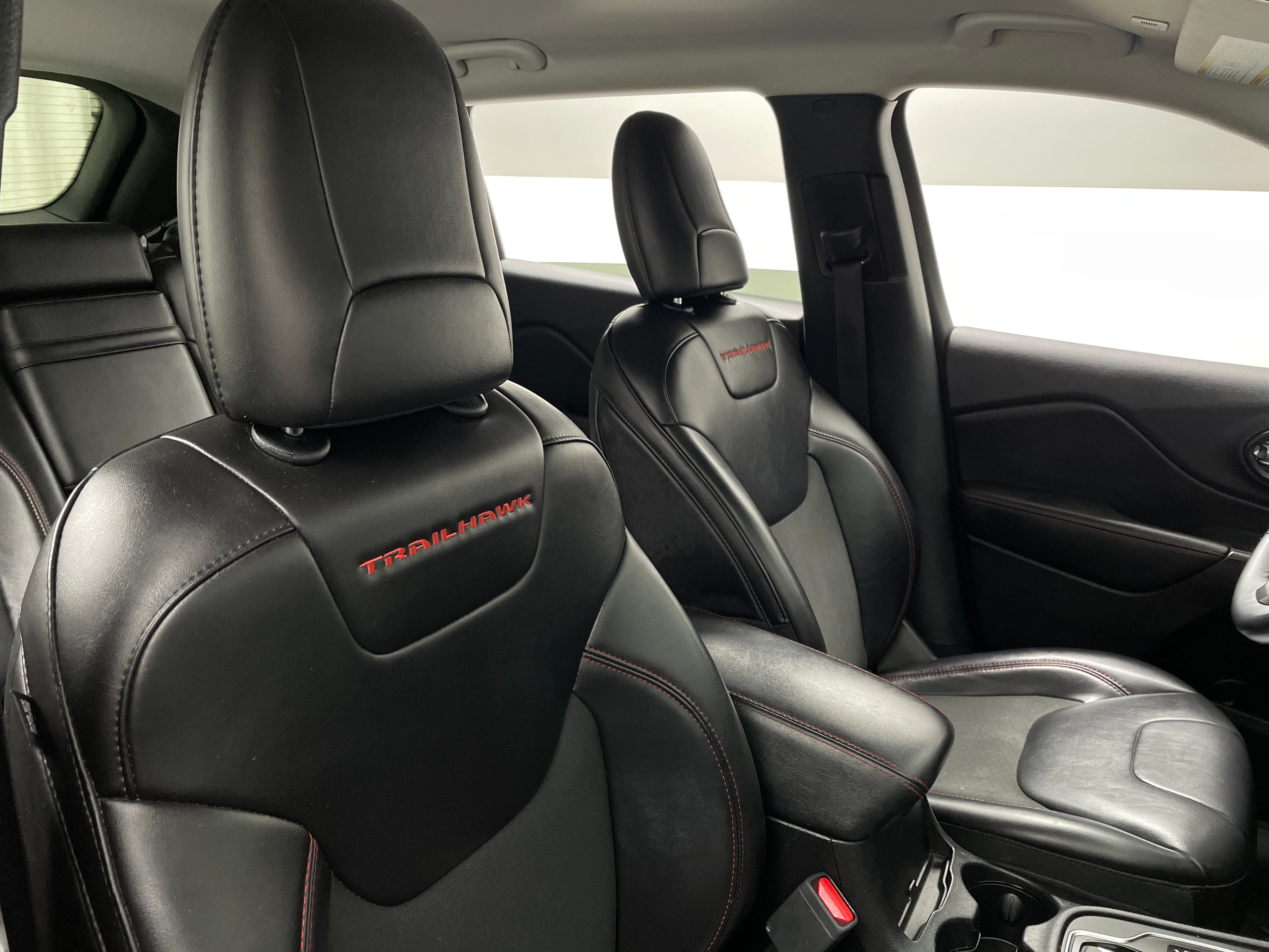 2019 Jeep Cherokee Trailhawk 2