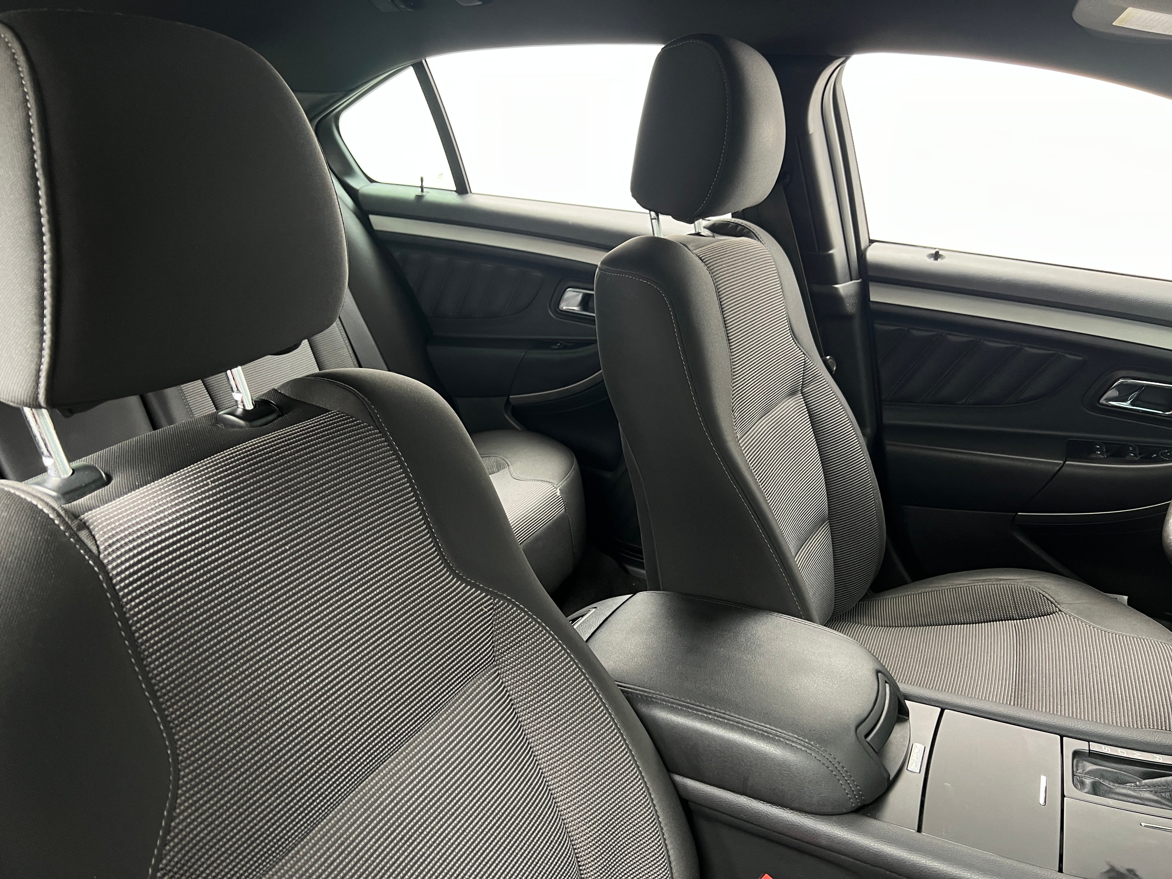 2015 Ford Taurus SEL 2