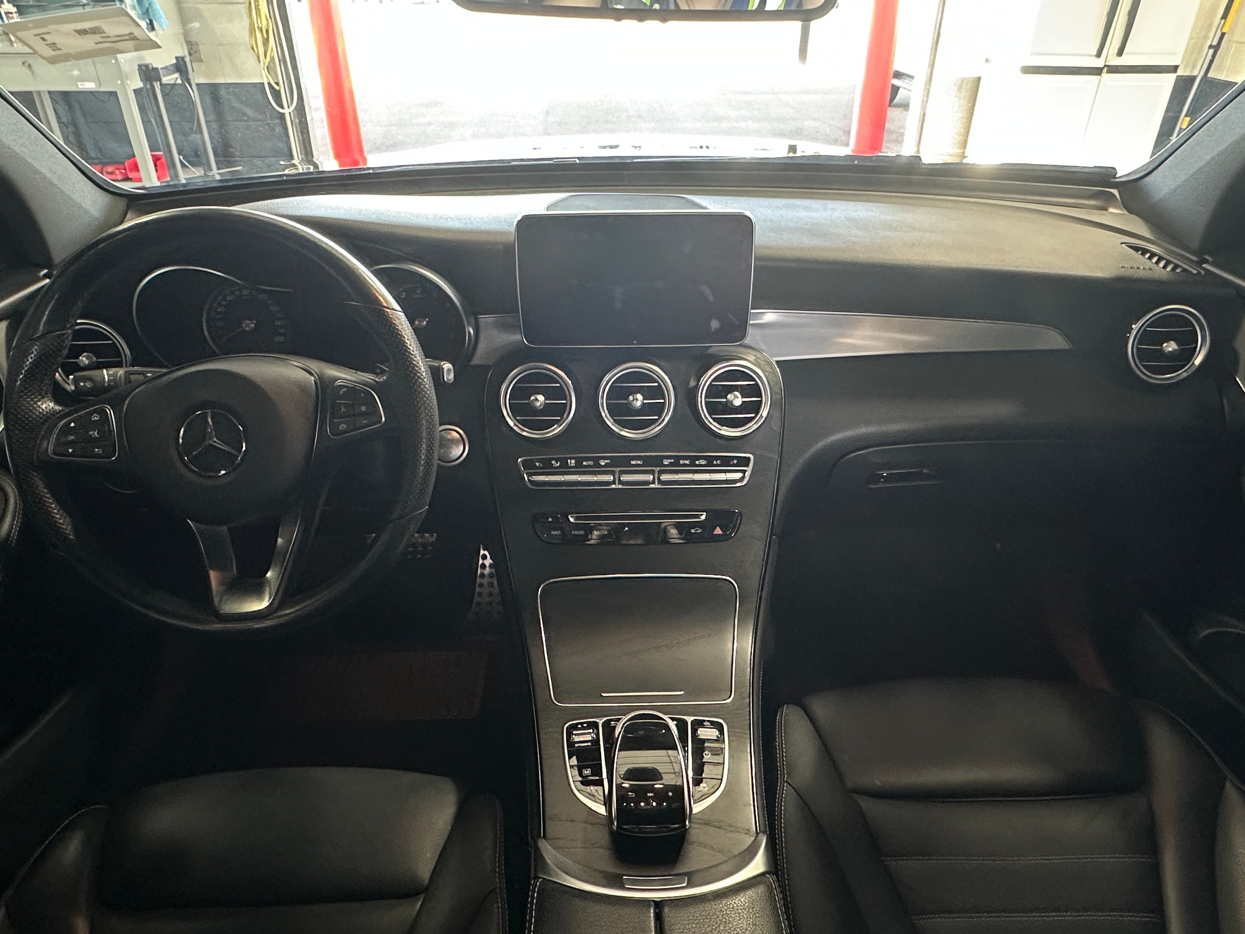 2019 Mercedes-Benz GLC 300 2