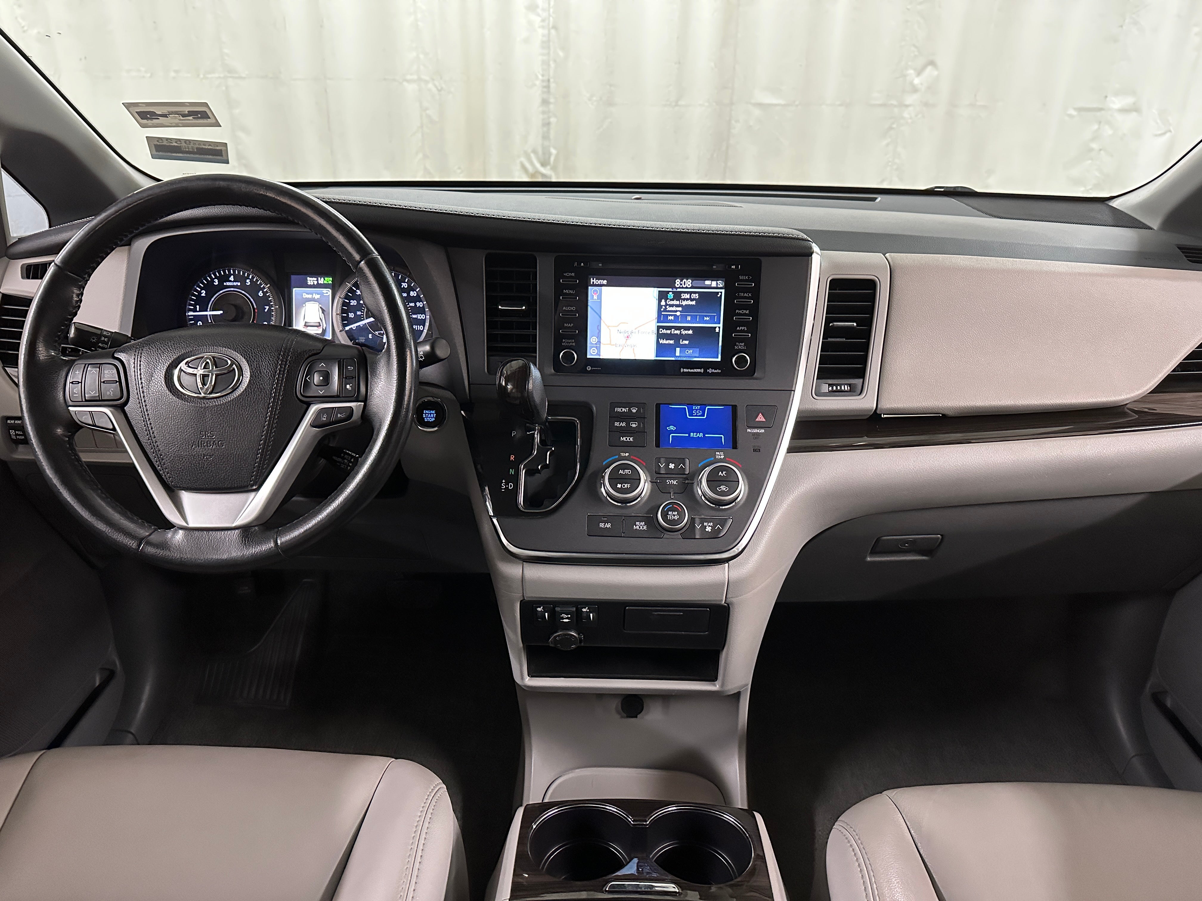 2018 Toyota Sienna XLE 2
