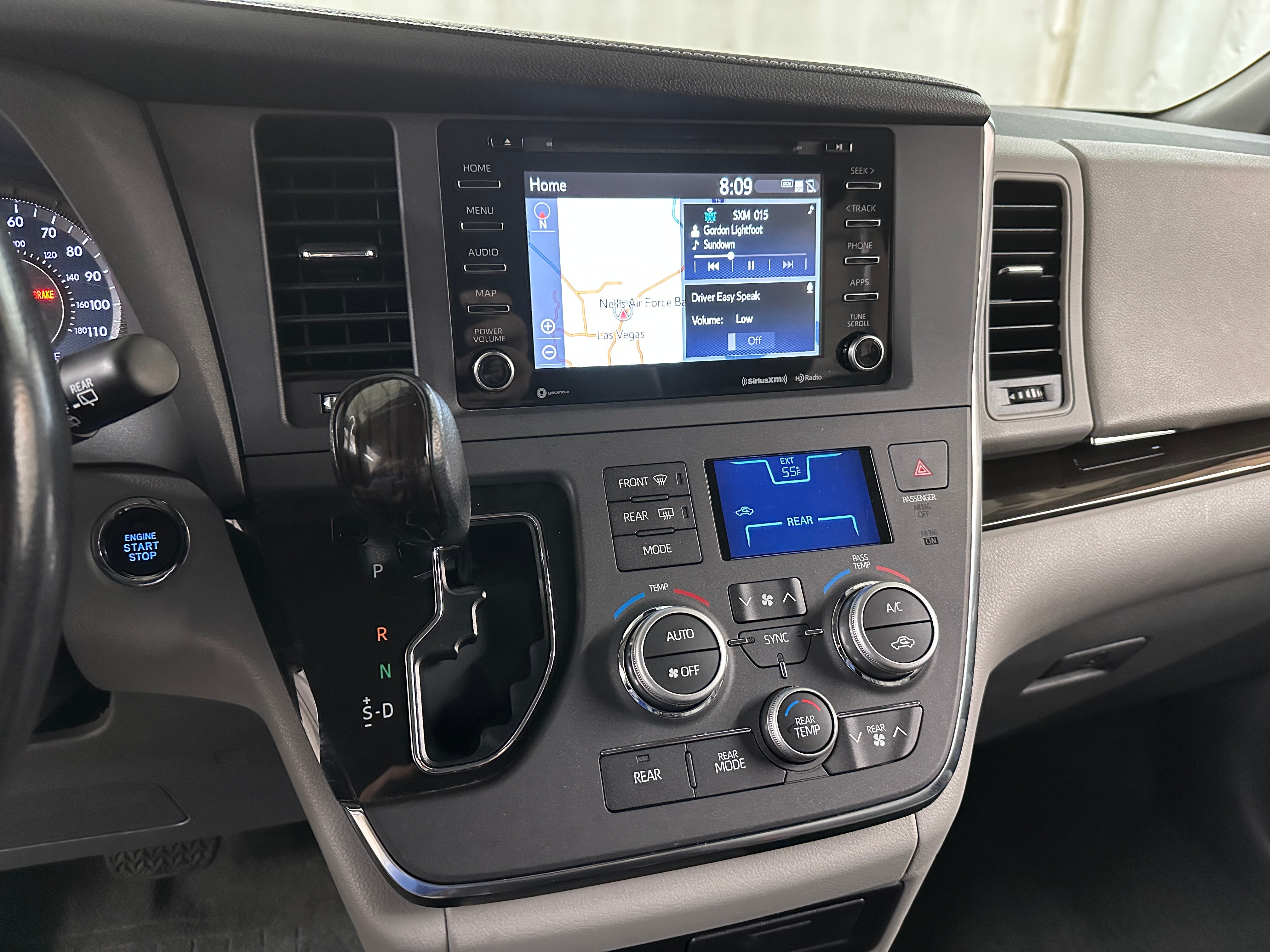2018 Toyota Sienna XLE 3