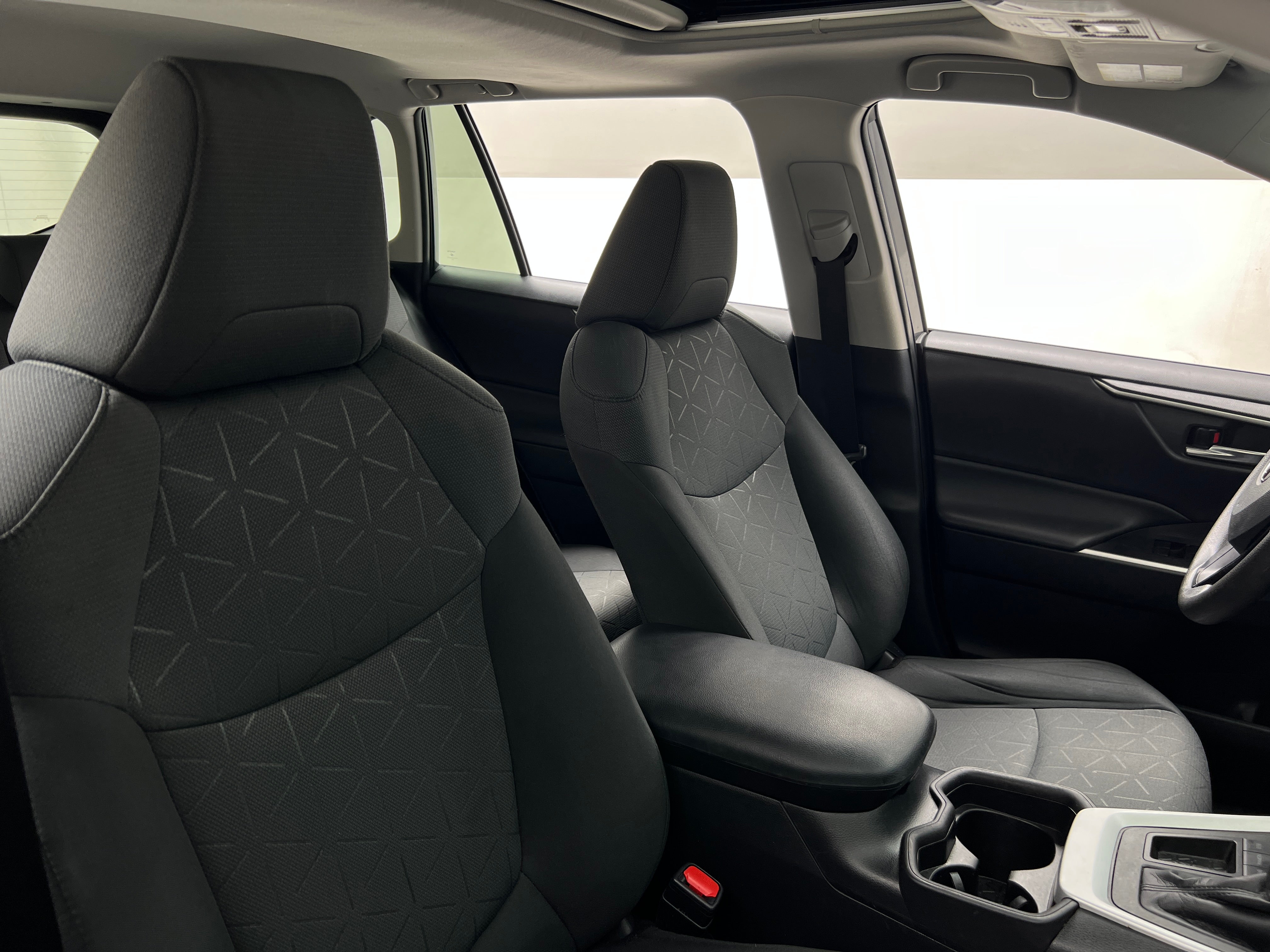 2021 Toyota RAV4 XLE 2