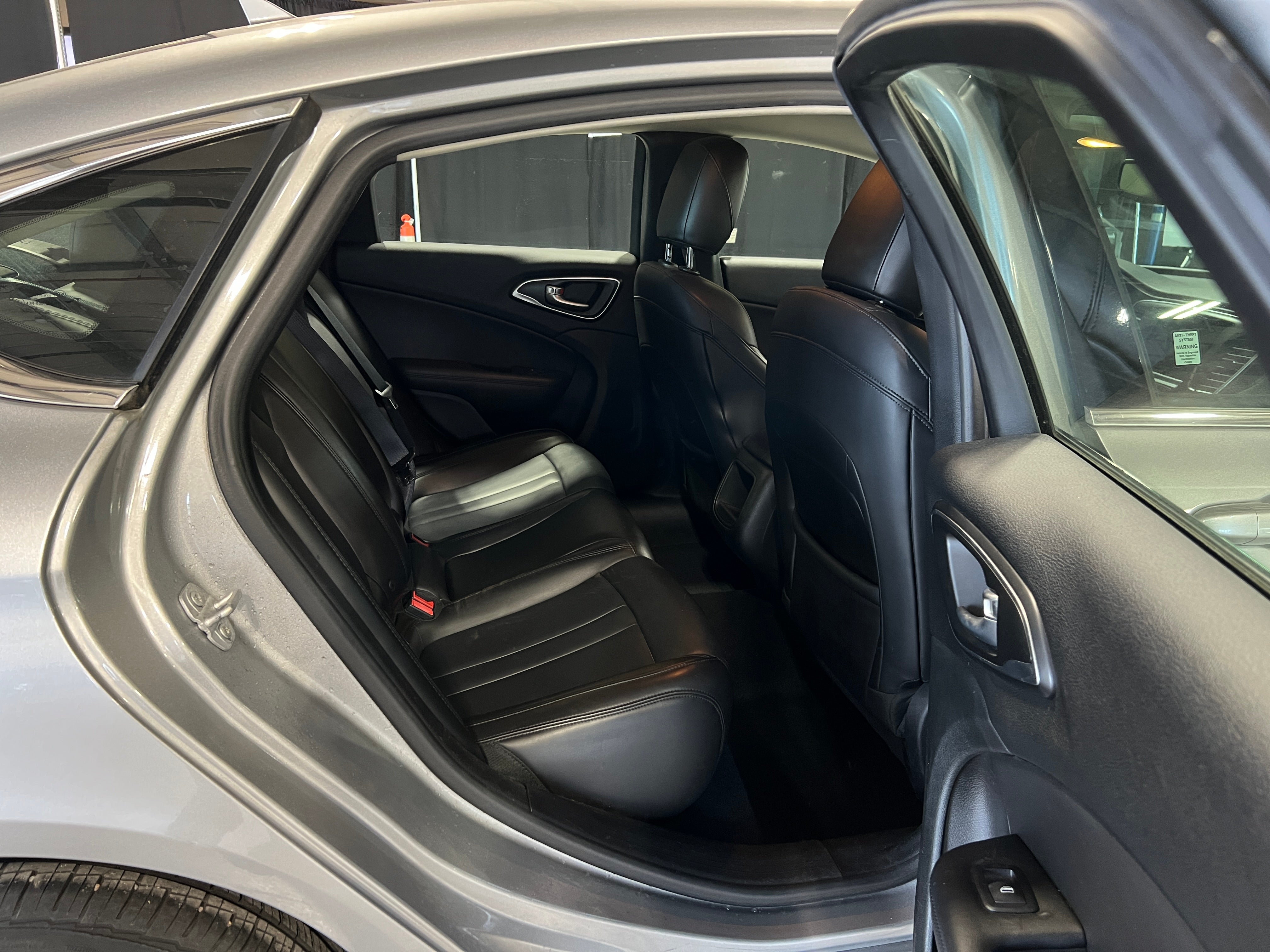 2017 Chrysler 200 Limited 5