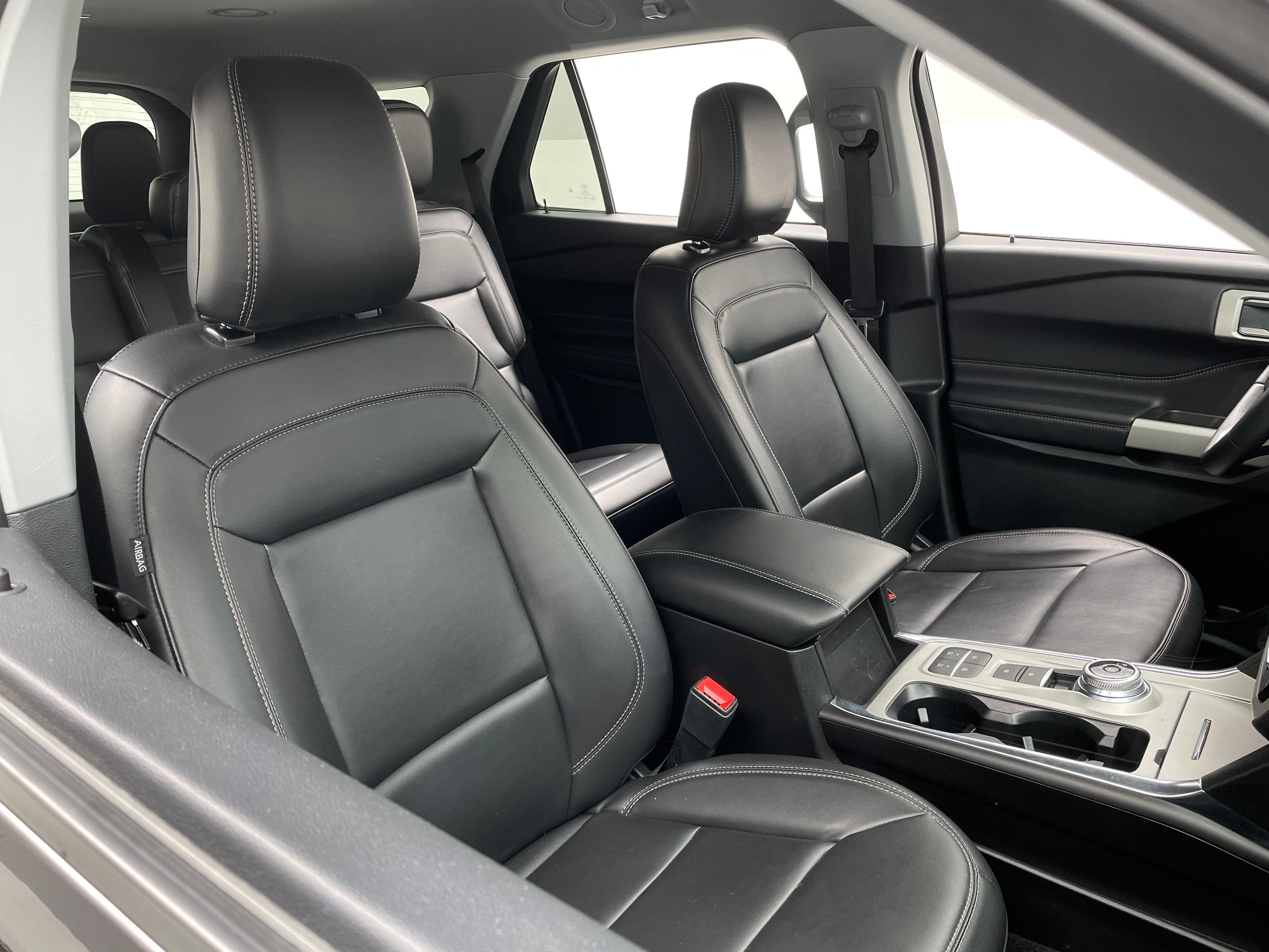 2024 Ford Explorer XLT 2