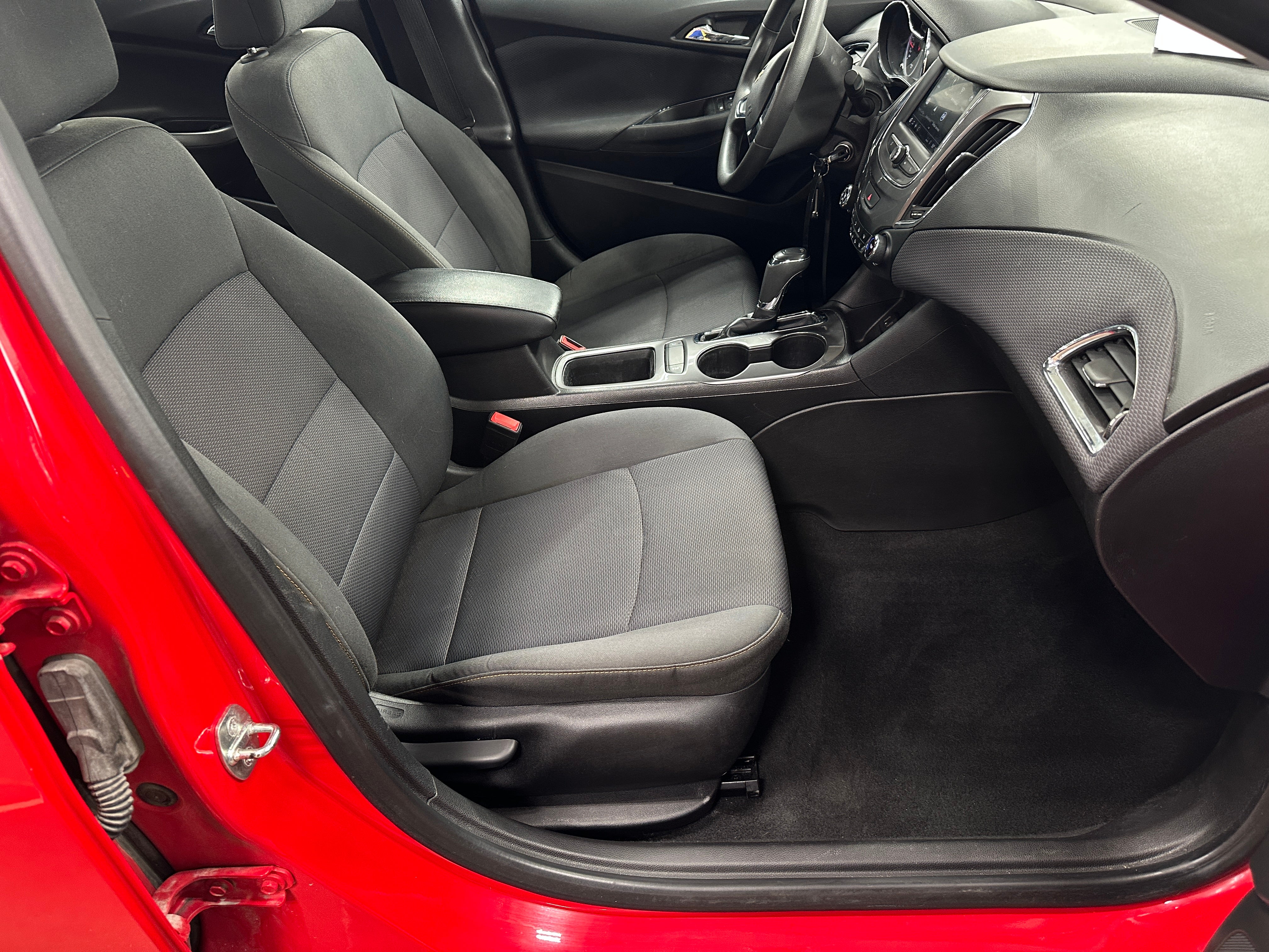 2019 Chevrolet Cruze LS 2