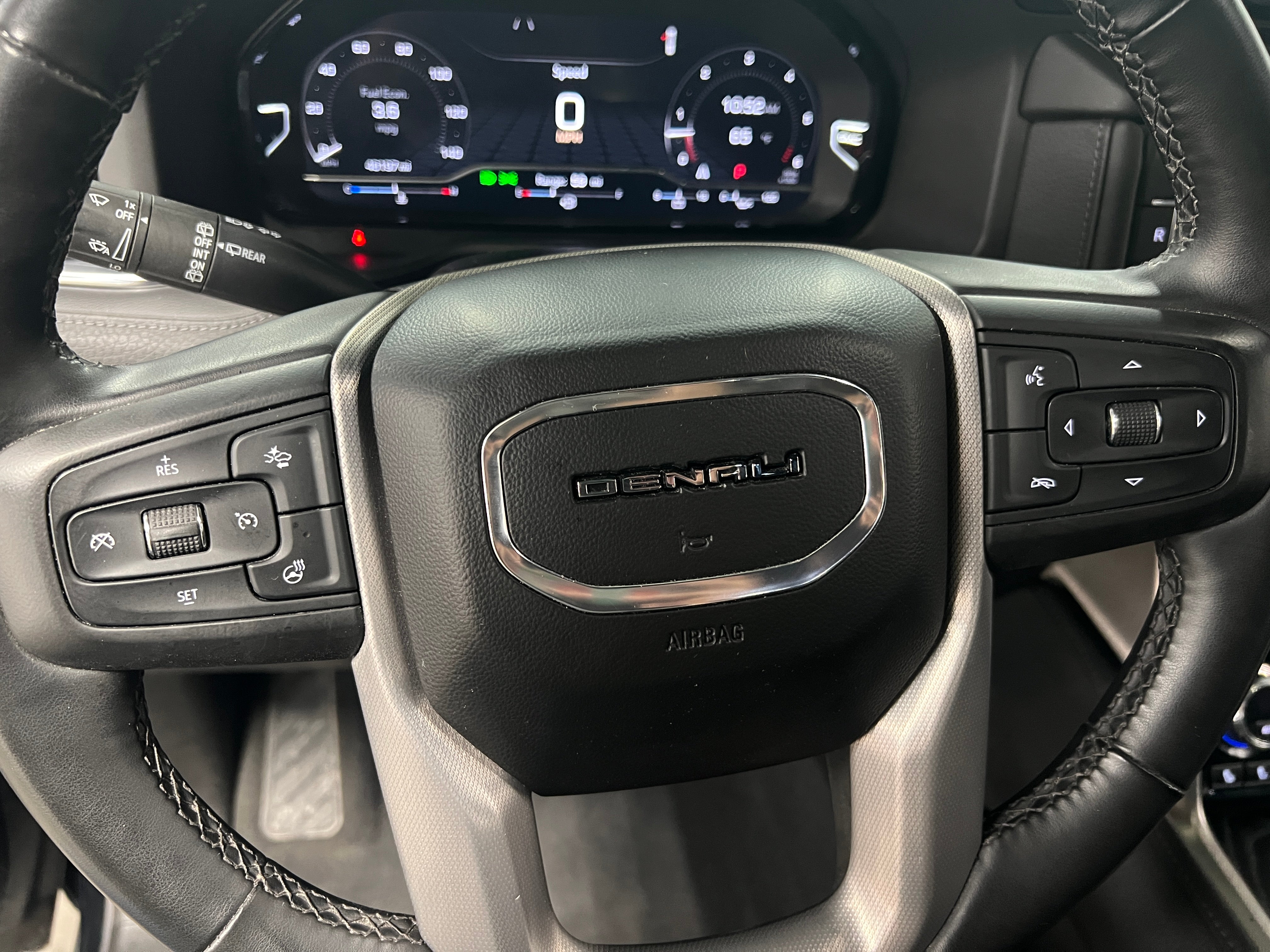 2023 GMC Yukon XL Denali 4