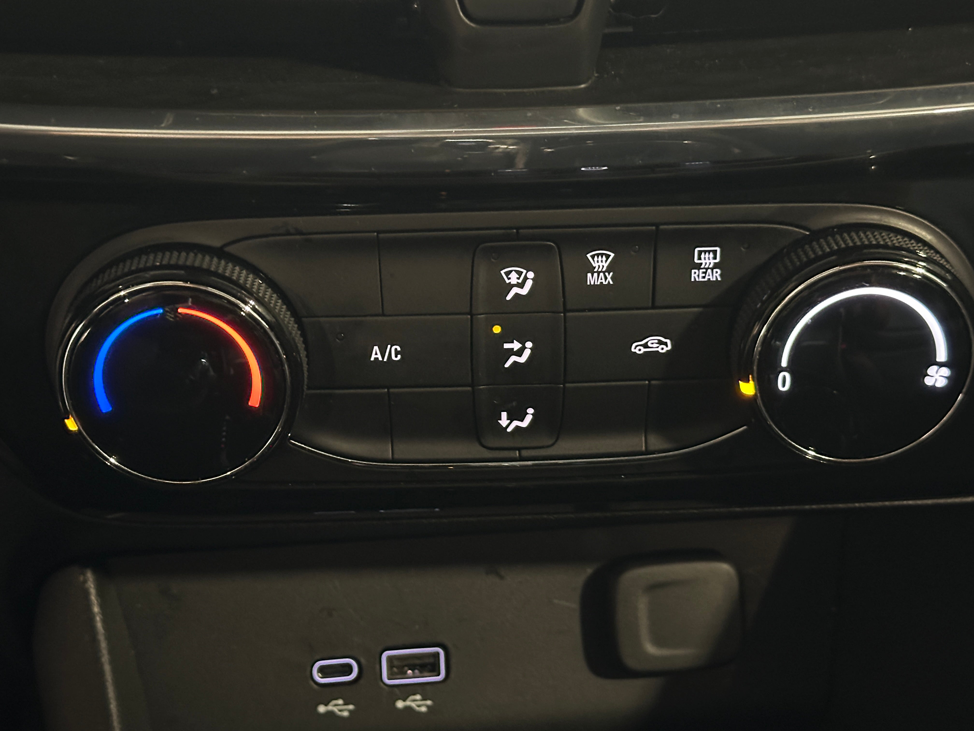 2024 Buick Encore GX Sport Touring 3