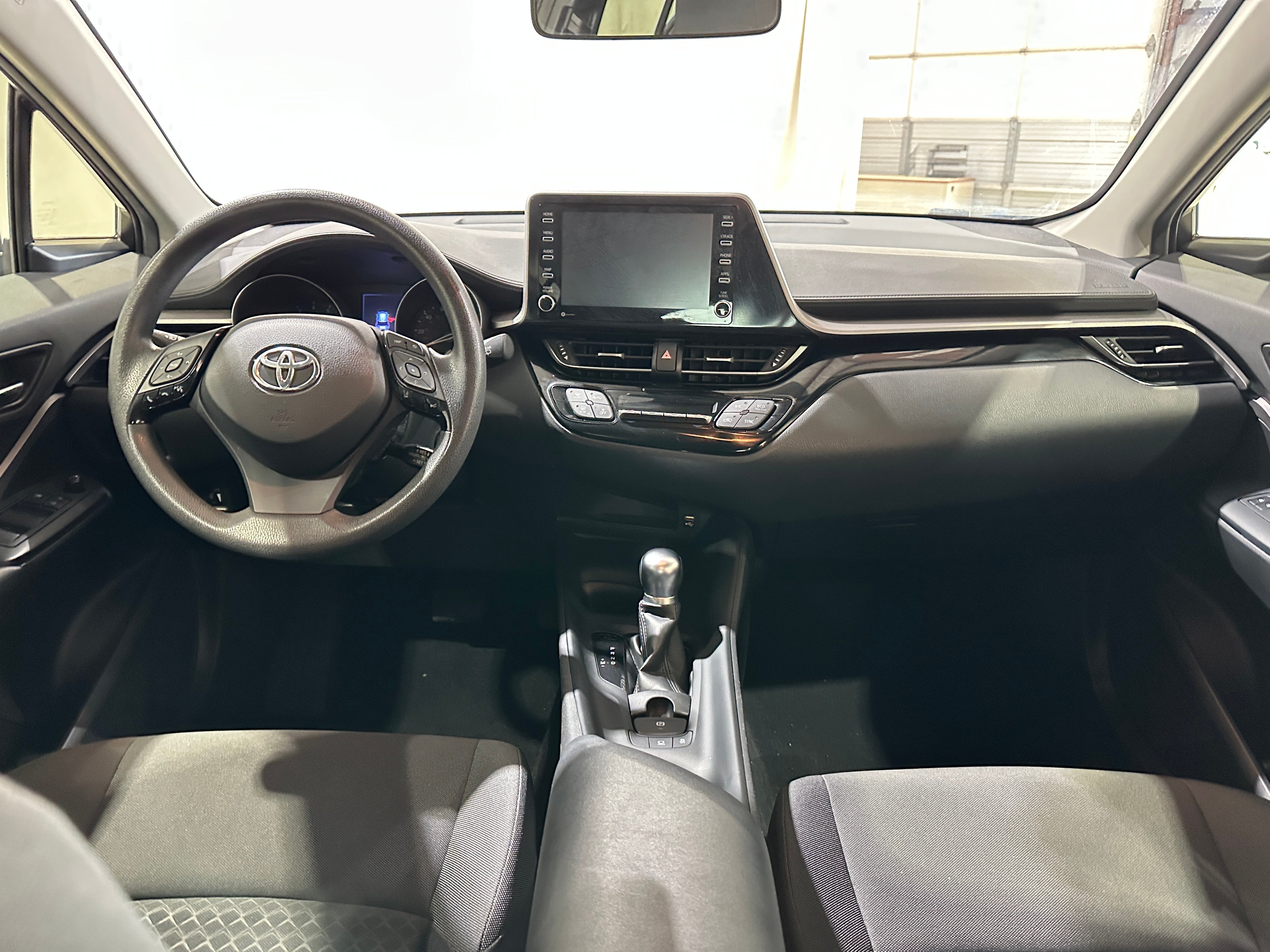 2020 Toyota C-HR LE 3