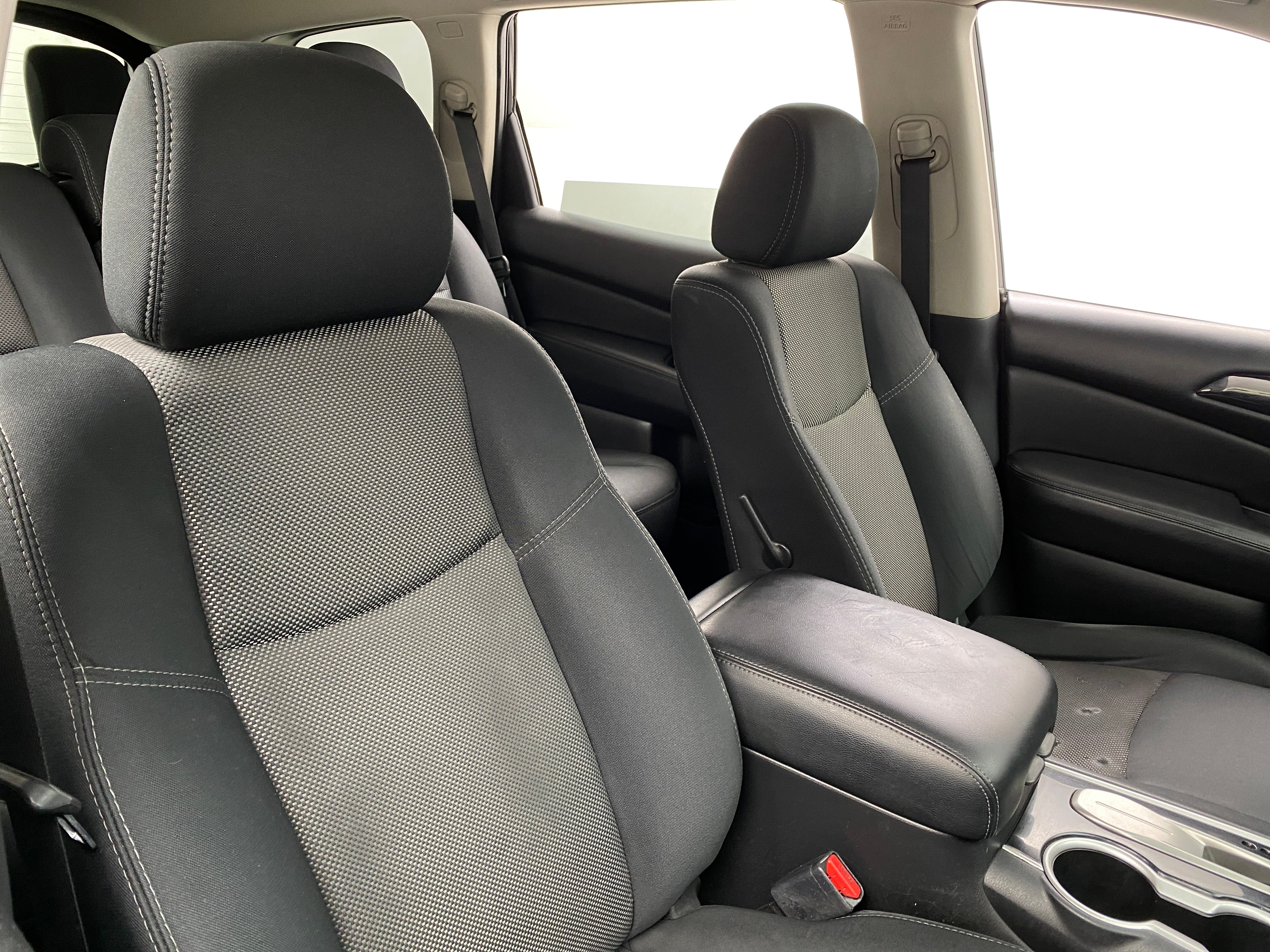 2018 Nissan Pathfinder S 2