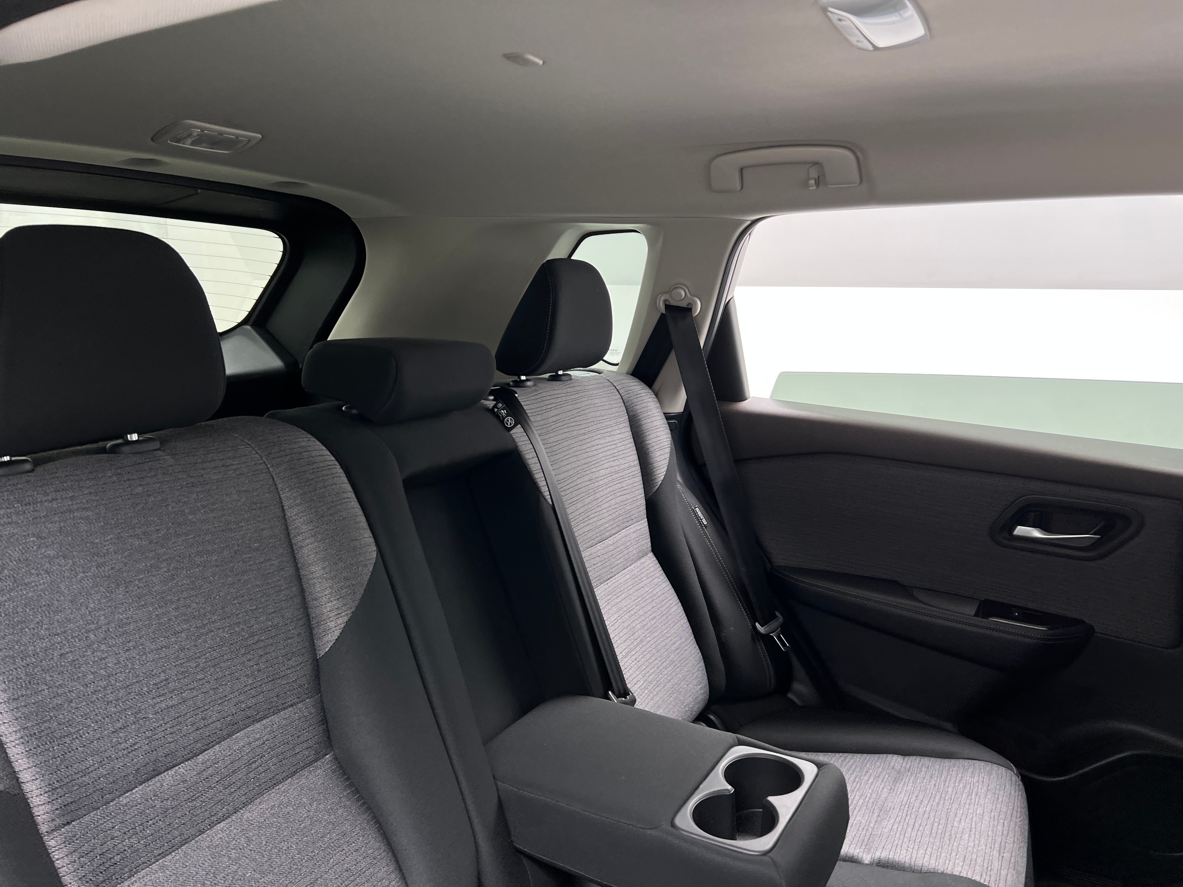 2023 Nissan Rogue SV 6