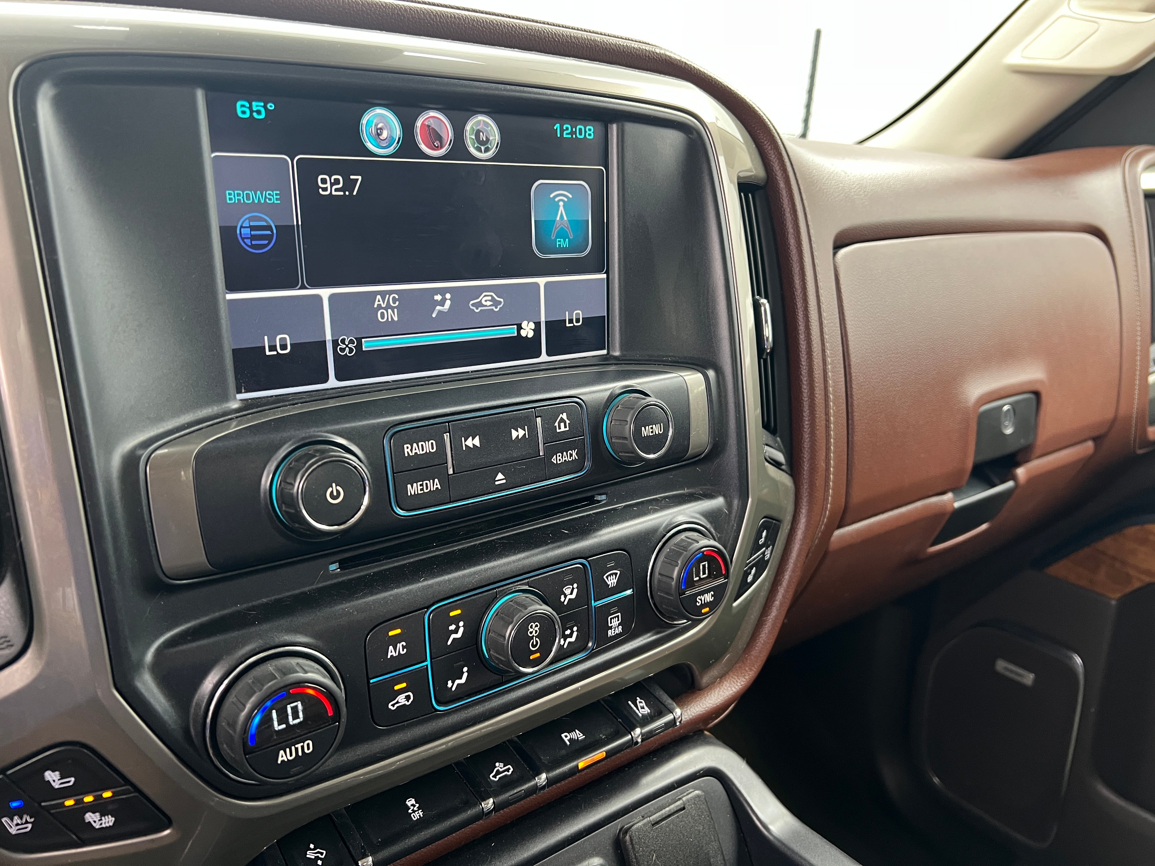 2015 Chevrolet Silverado 1500 High Country 3