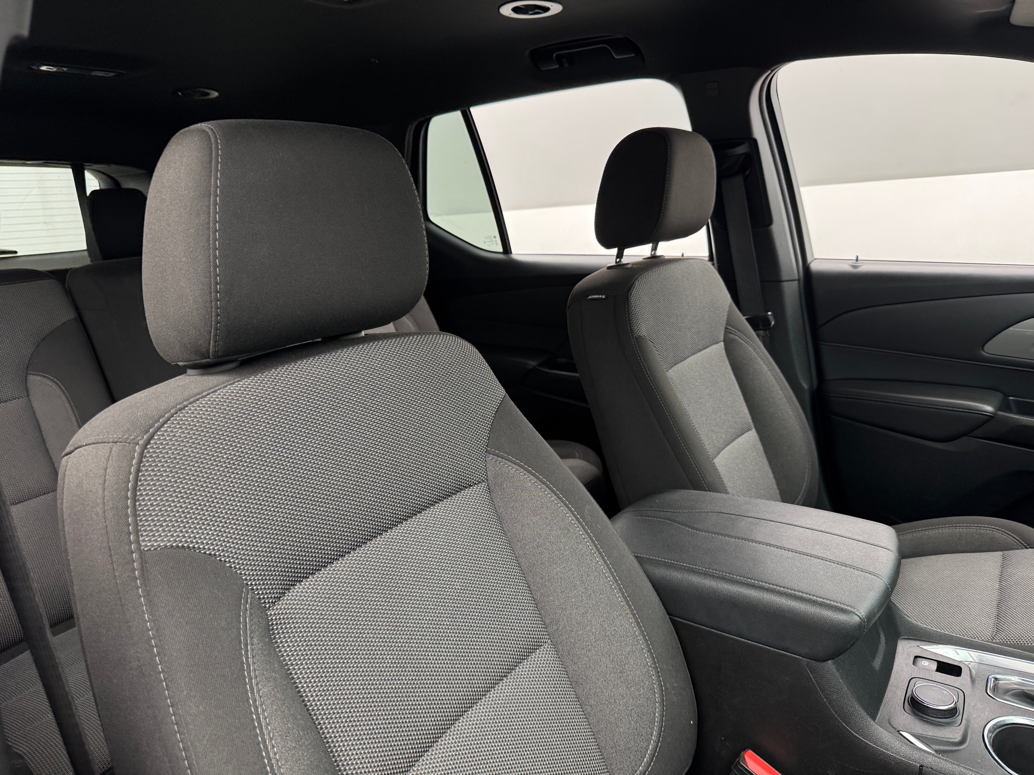 2023 Chevrolet Traverse LT 2