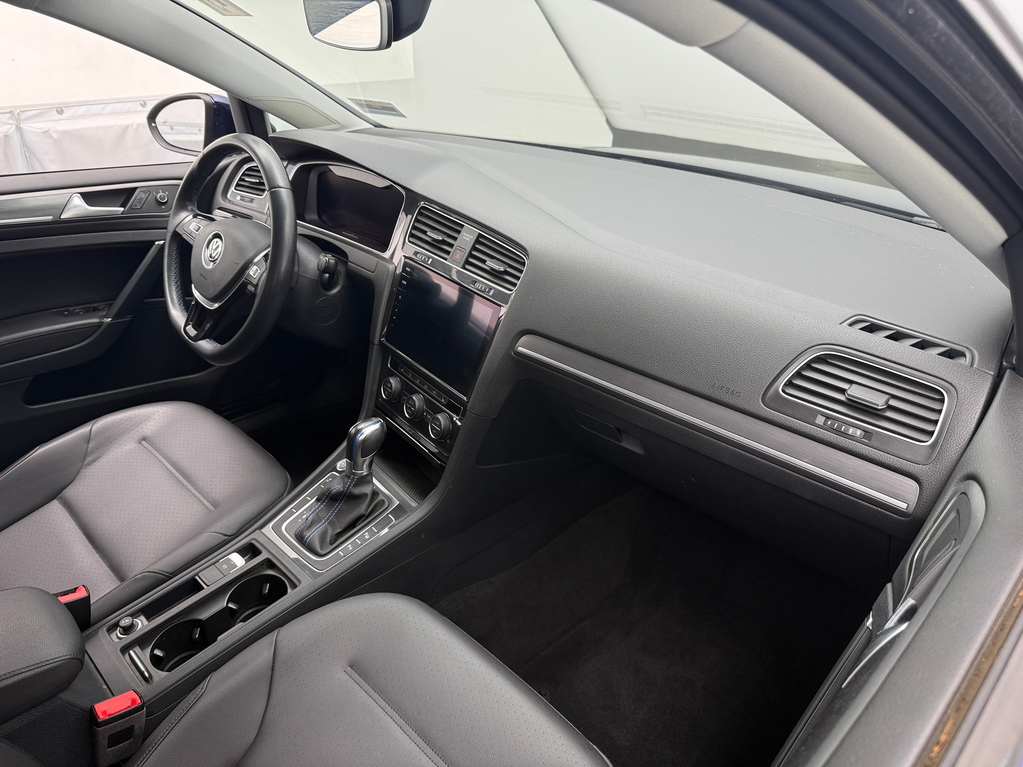 2019 Volkswagen e-Golf SEL Premium 2