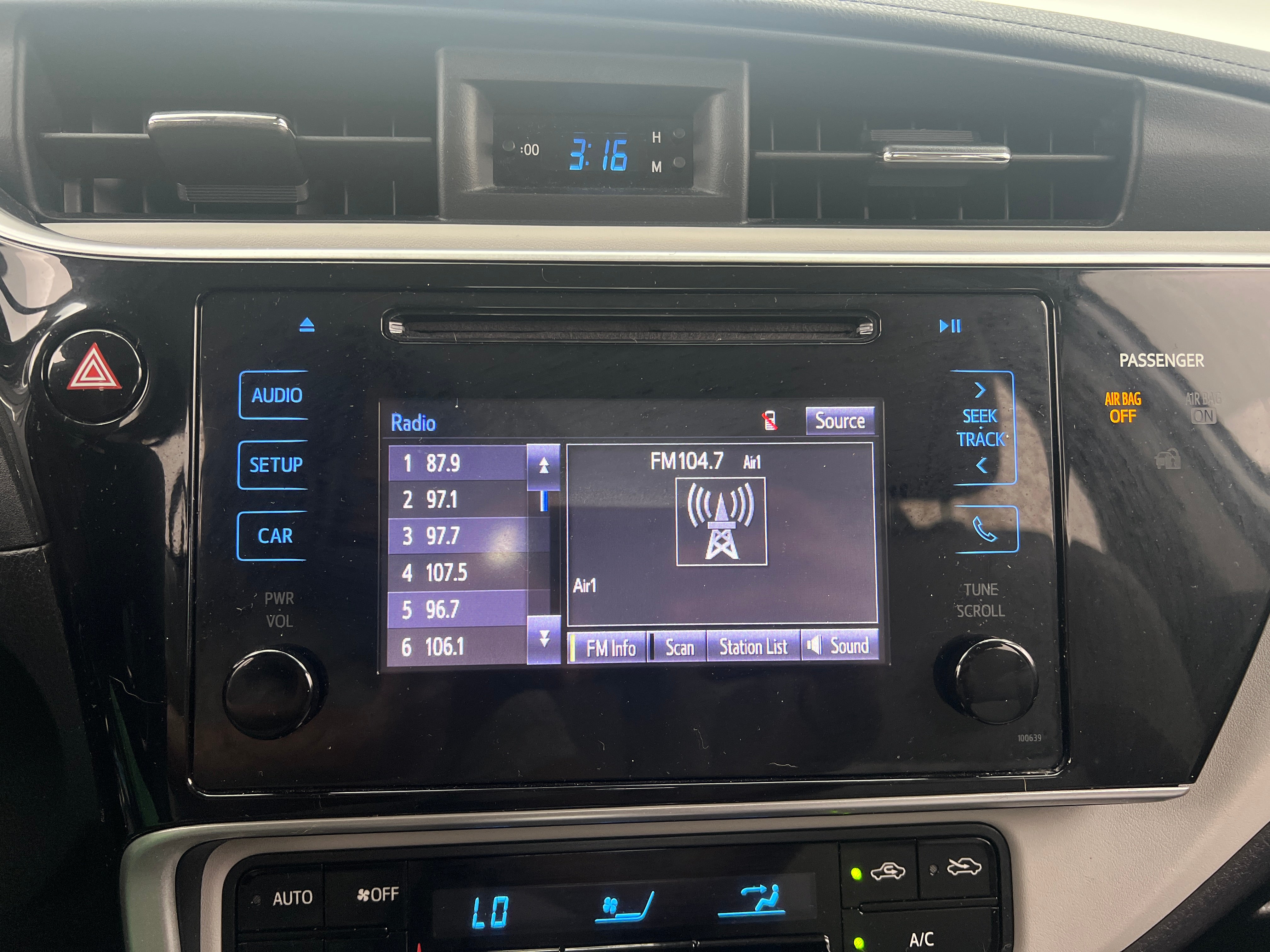 2017 Toyota Corolla LE 4