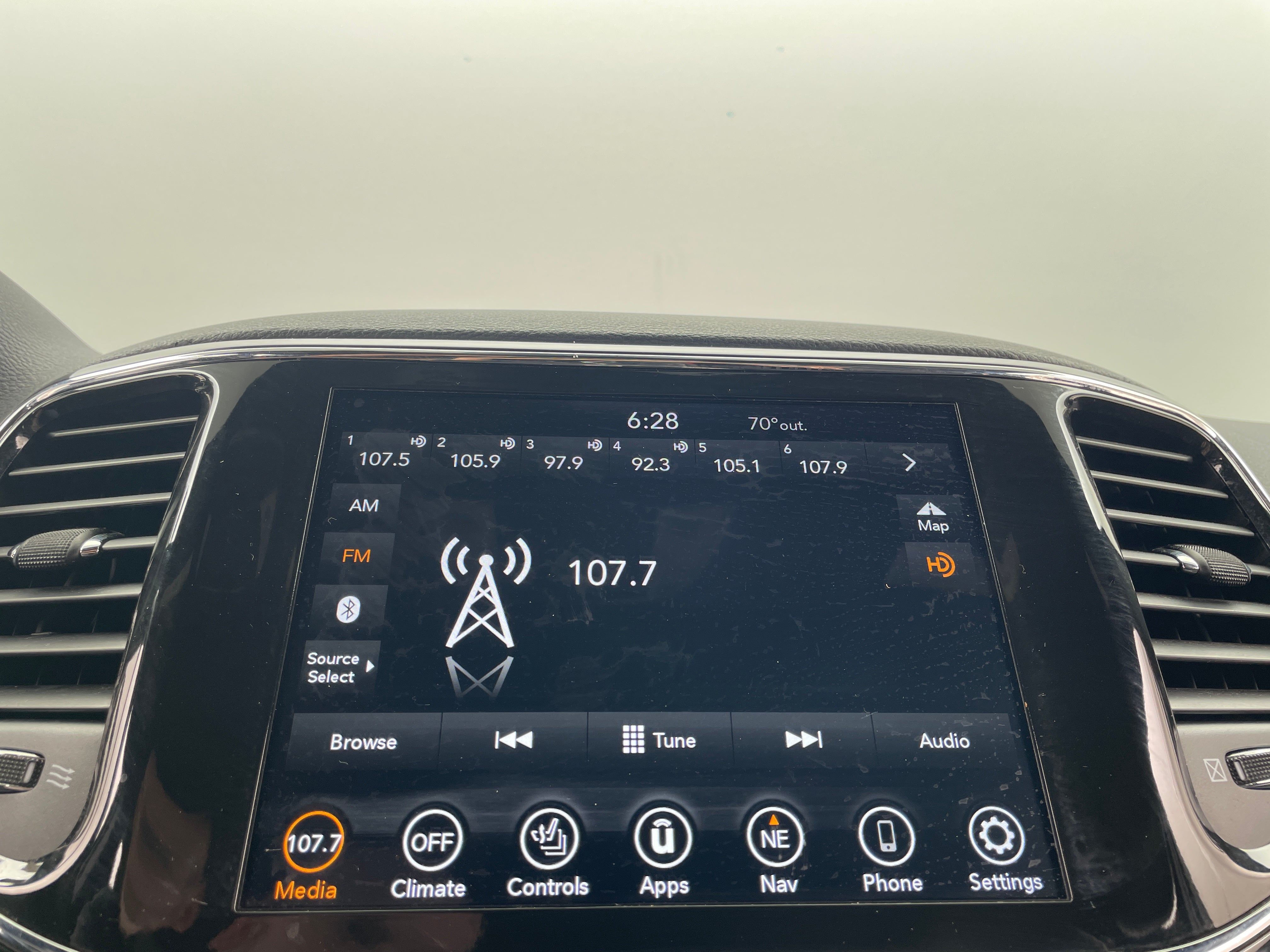2022 Jeep Grand Cherokee Limited Edition 3