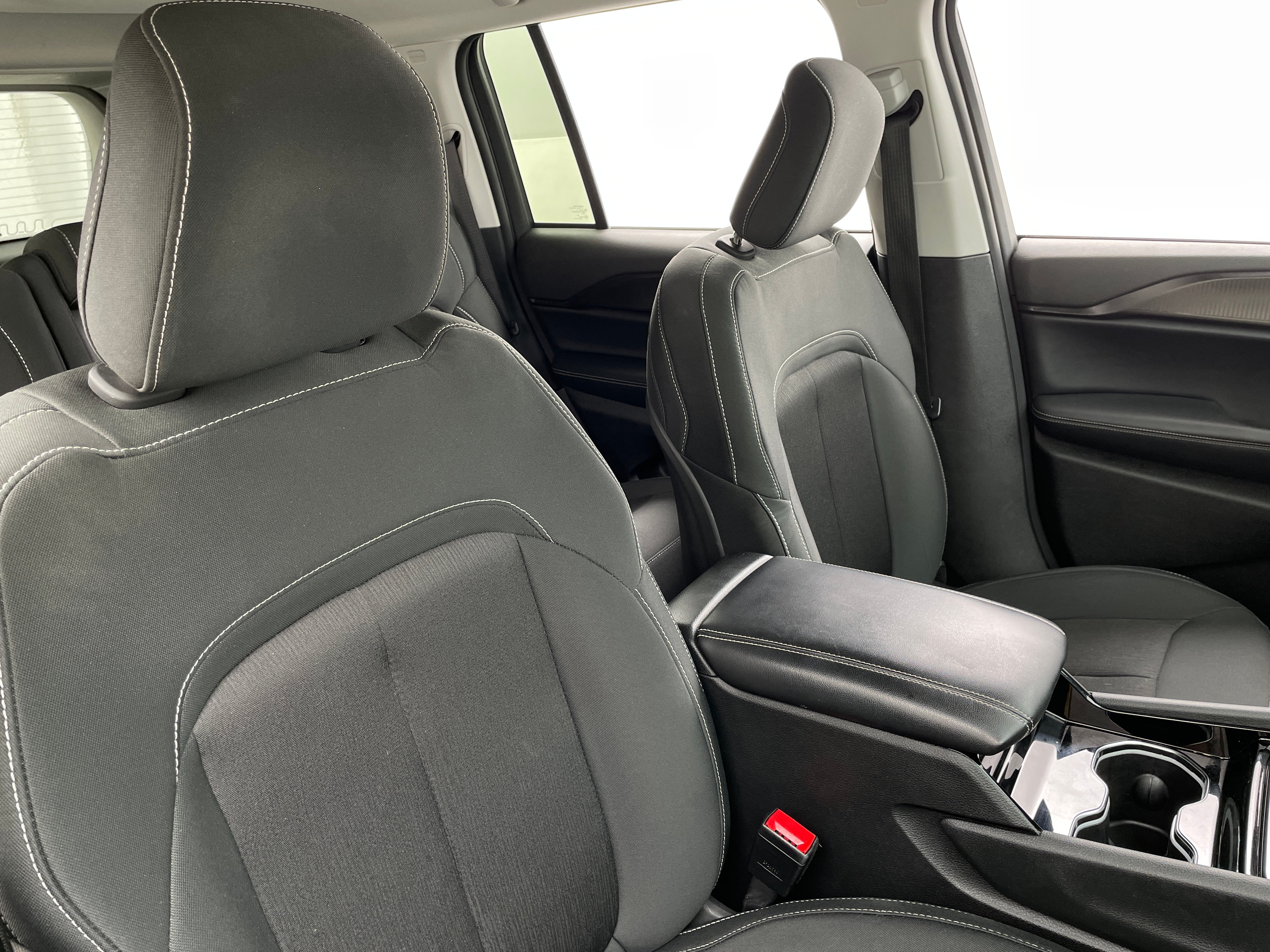 2023 Jeep Grand Cherokee Laredo 2