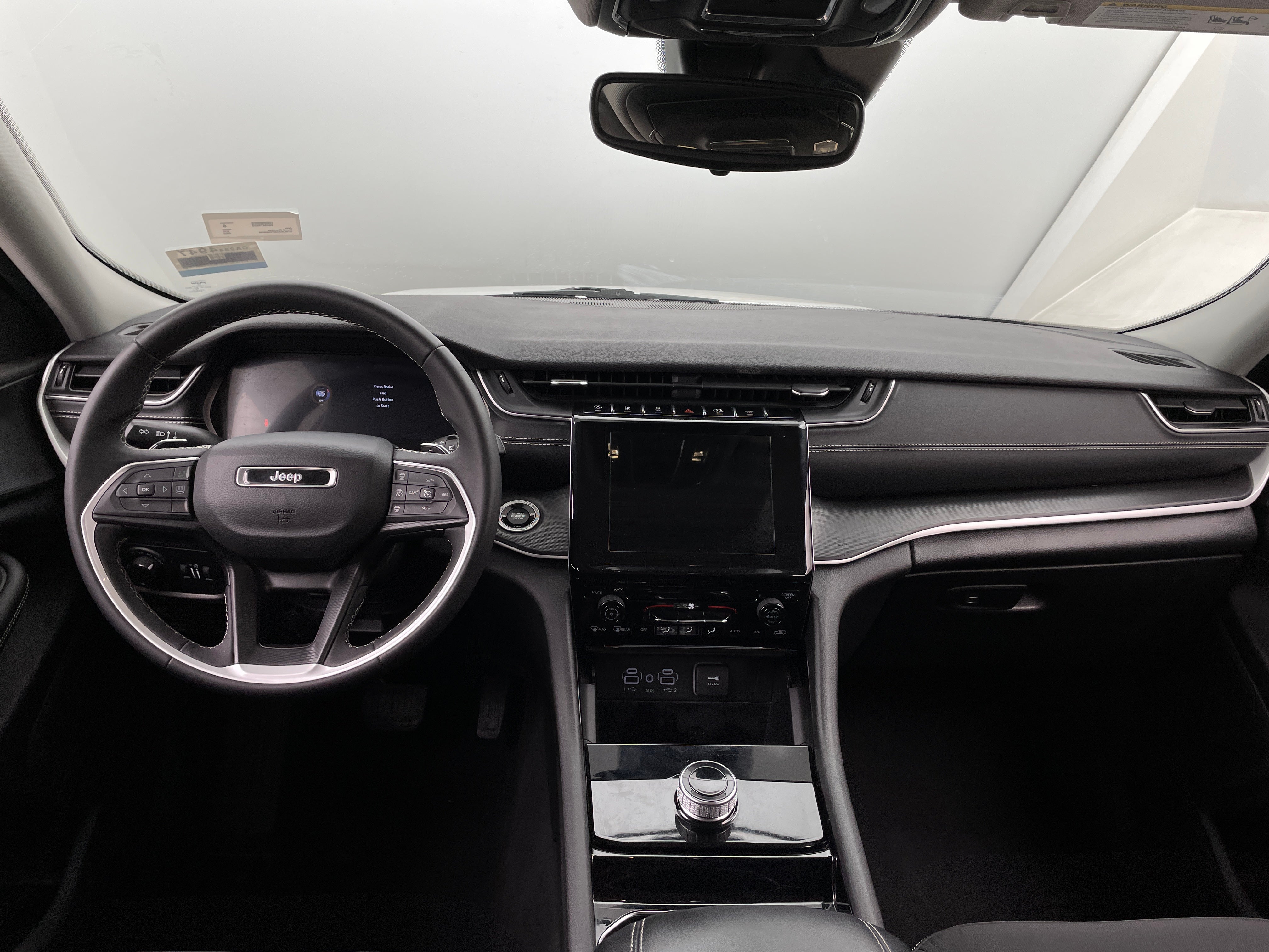 2023 Jeep Grand Cherokee Laredo 3